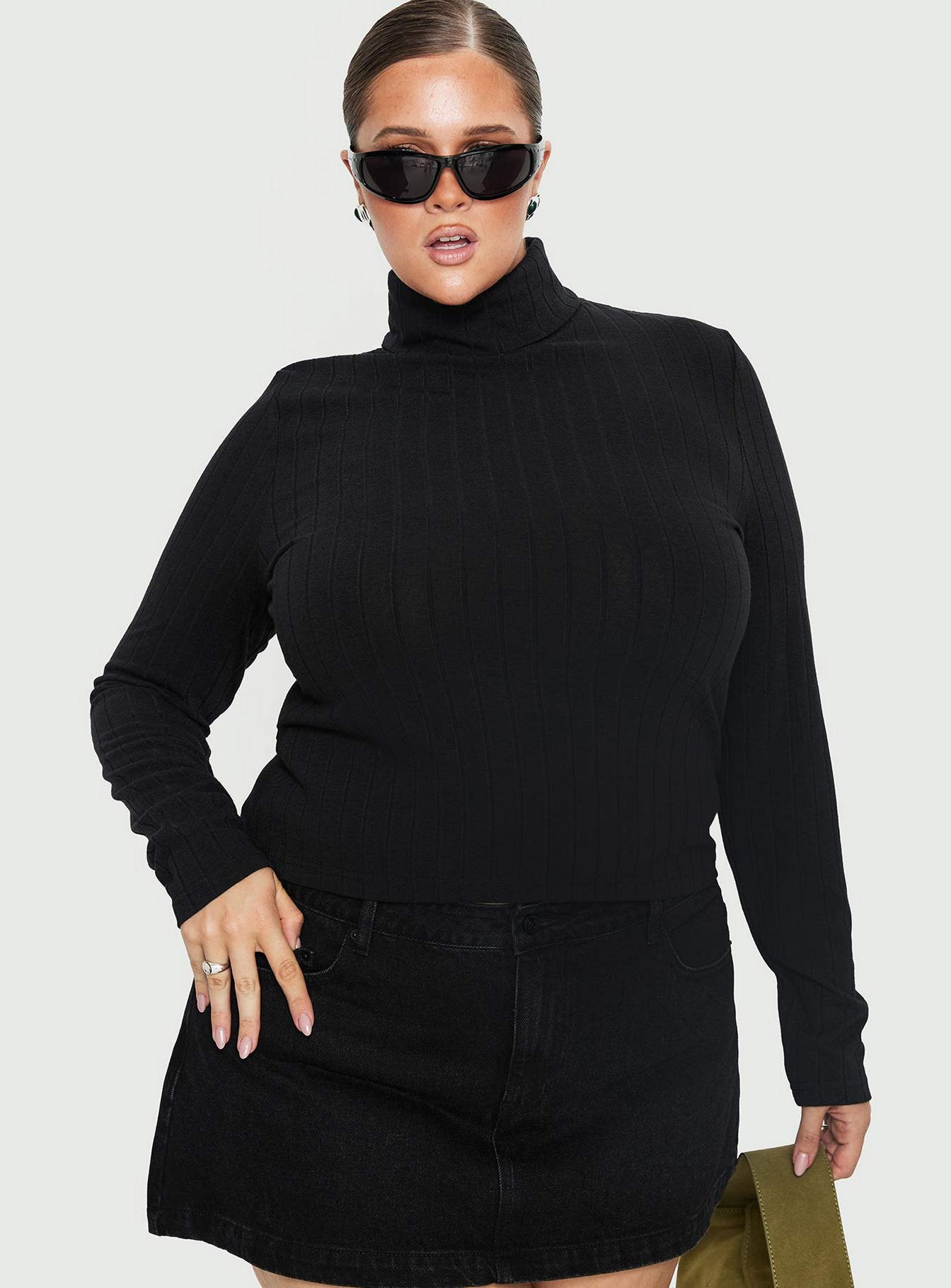 0-modelinfo-alicja-us14_2bb85a4d-3053-4730-8ae3-b563a88b302f