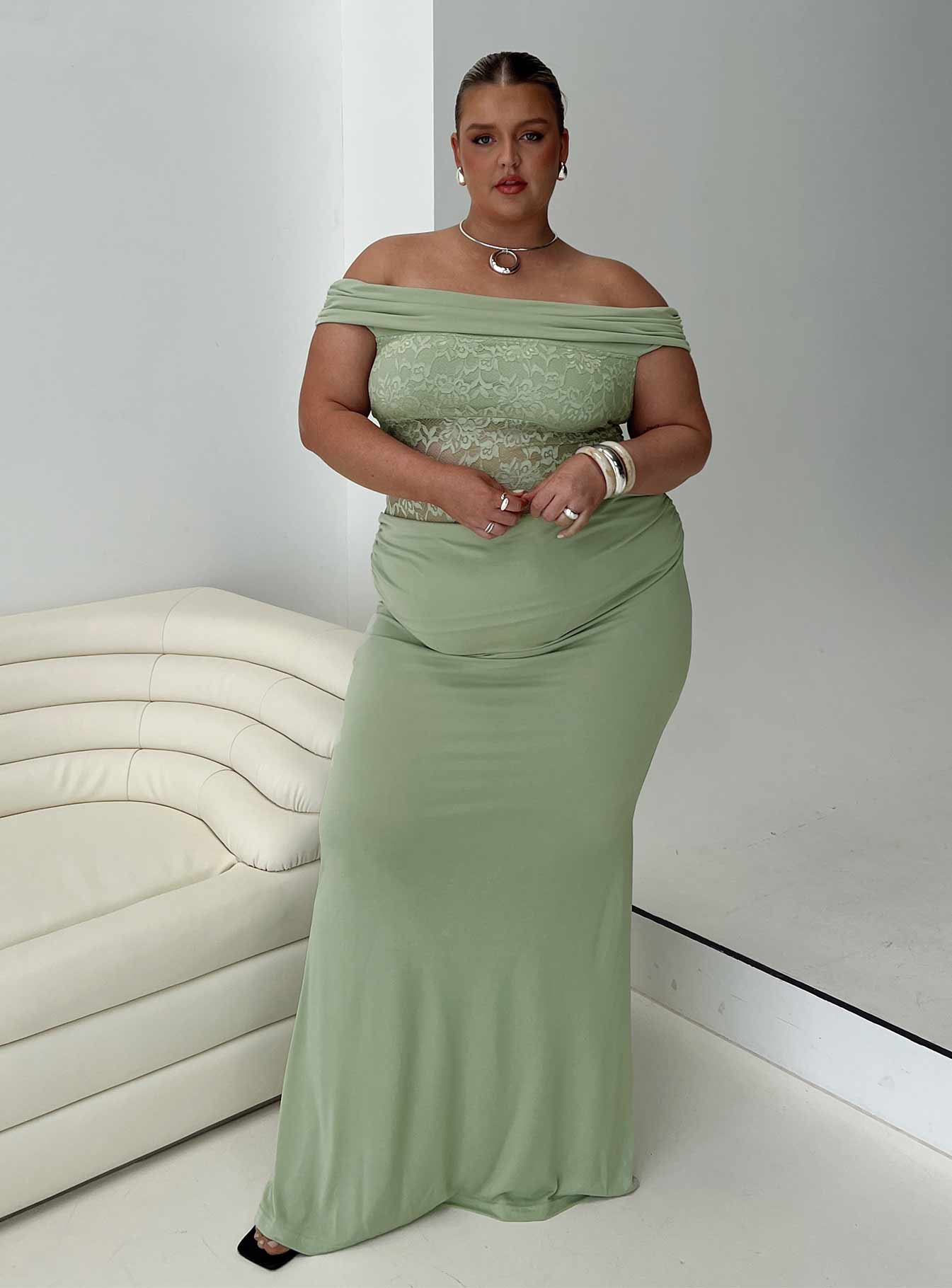 0-modelinfo-annabelle-us14_c555540b-819d-400c-9074-6fdeaa23713f