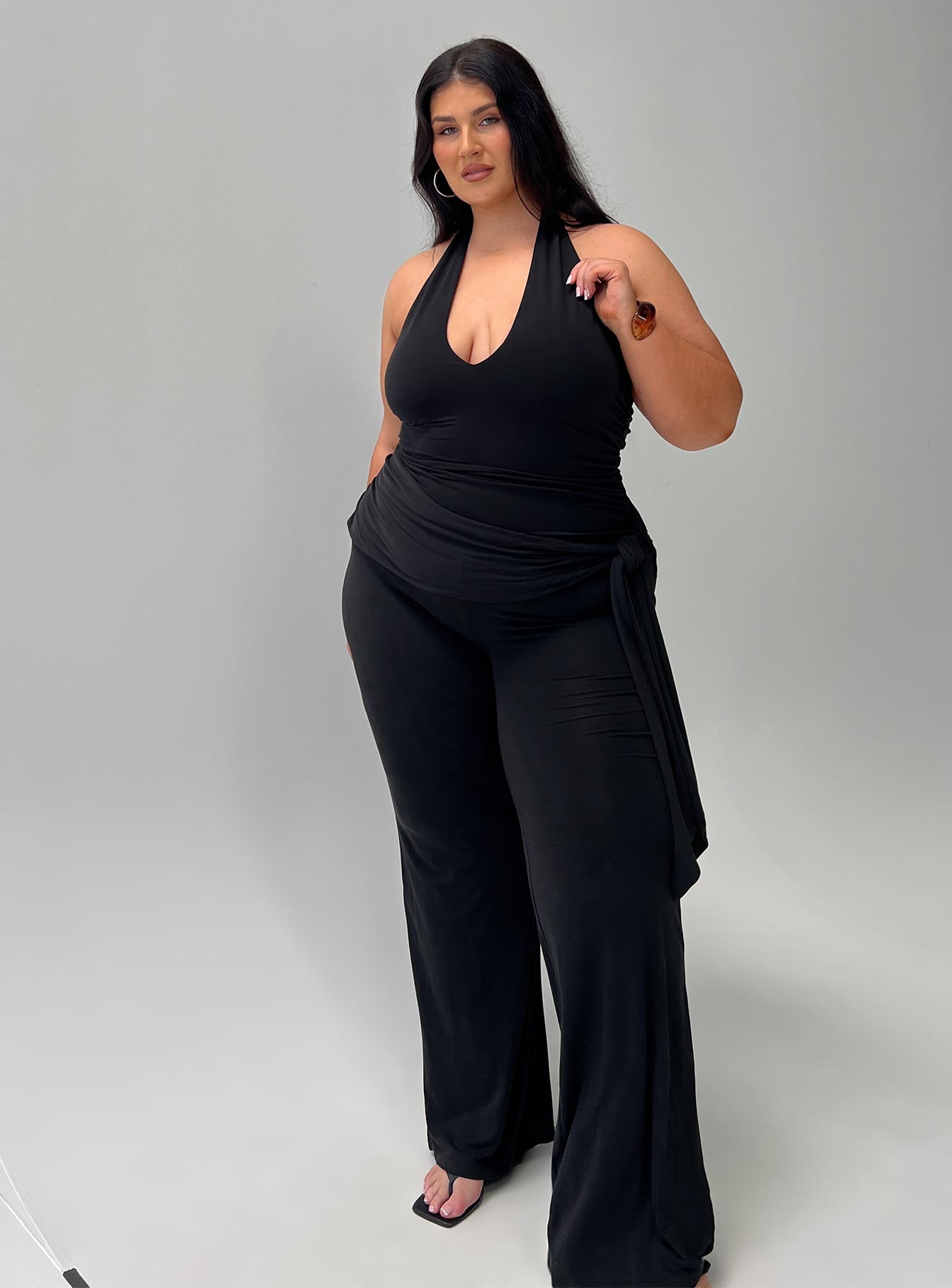 0-modelinfo-bianca-us14_2d92dfee-4a03-47c8-83c2-78fe9b08c5c5