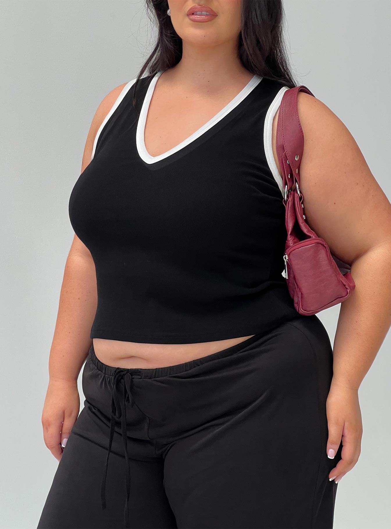 0-modelinfo-bianca-us14_7909f018-15ad-459e-8a7b-437813550ecf