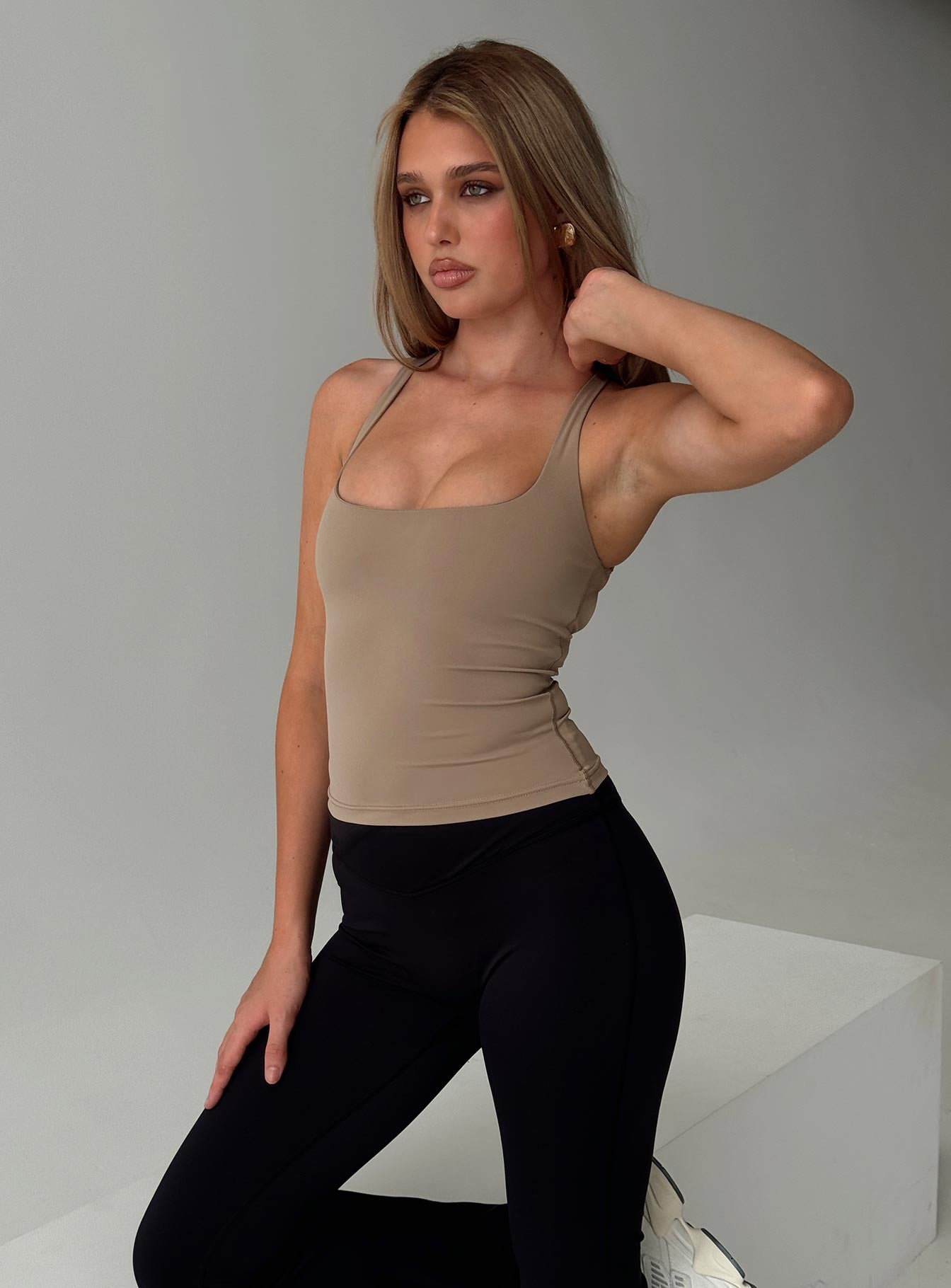 0-modelinfo-dana-us2_71ce0c70-db75-4d3c-acd2-211a34f48be6