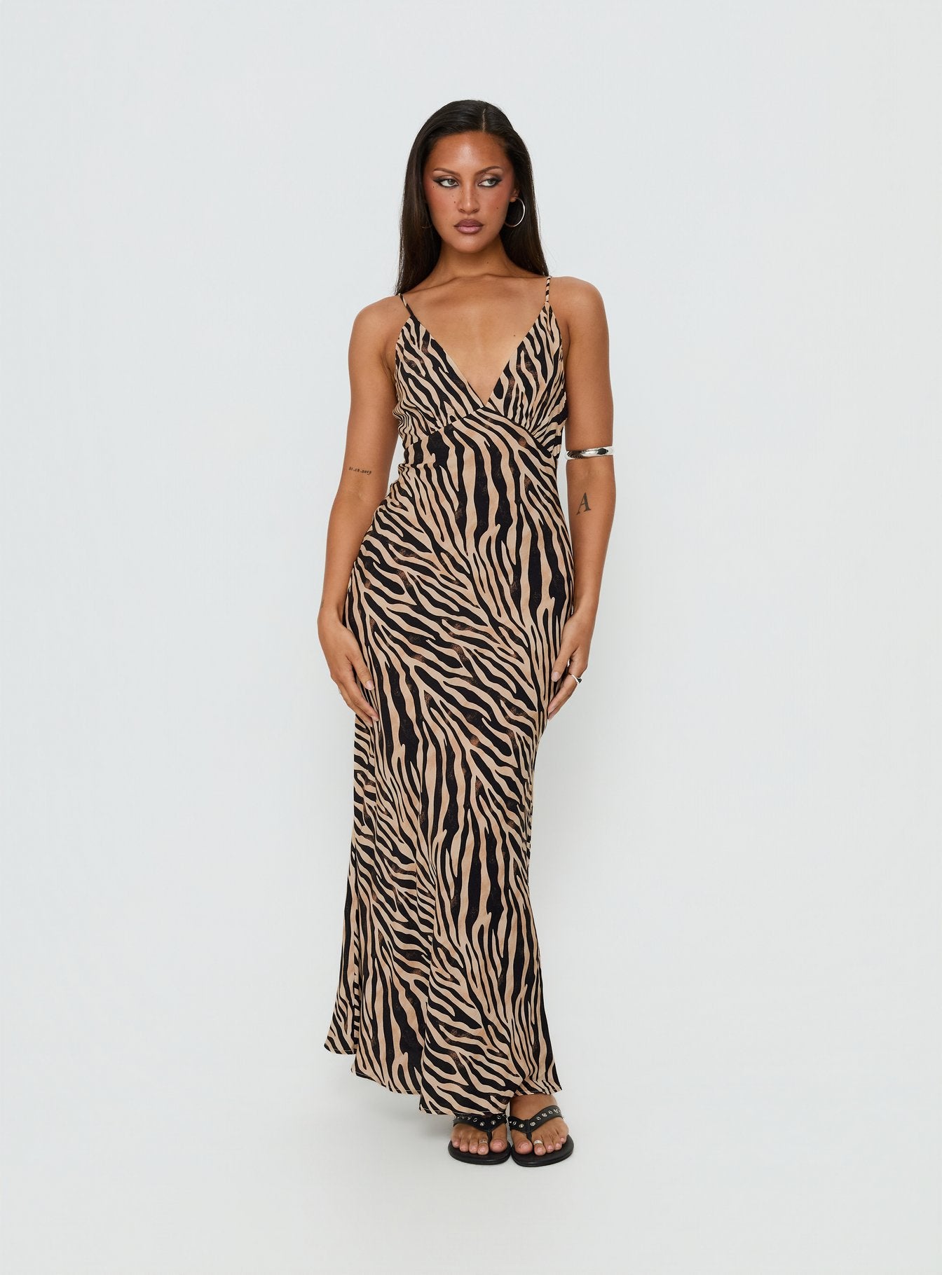 0-modelinfo-hailey-us4_167e25d1-6663-4cbb-bee3-630c604ee8f3