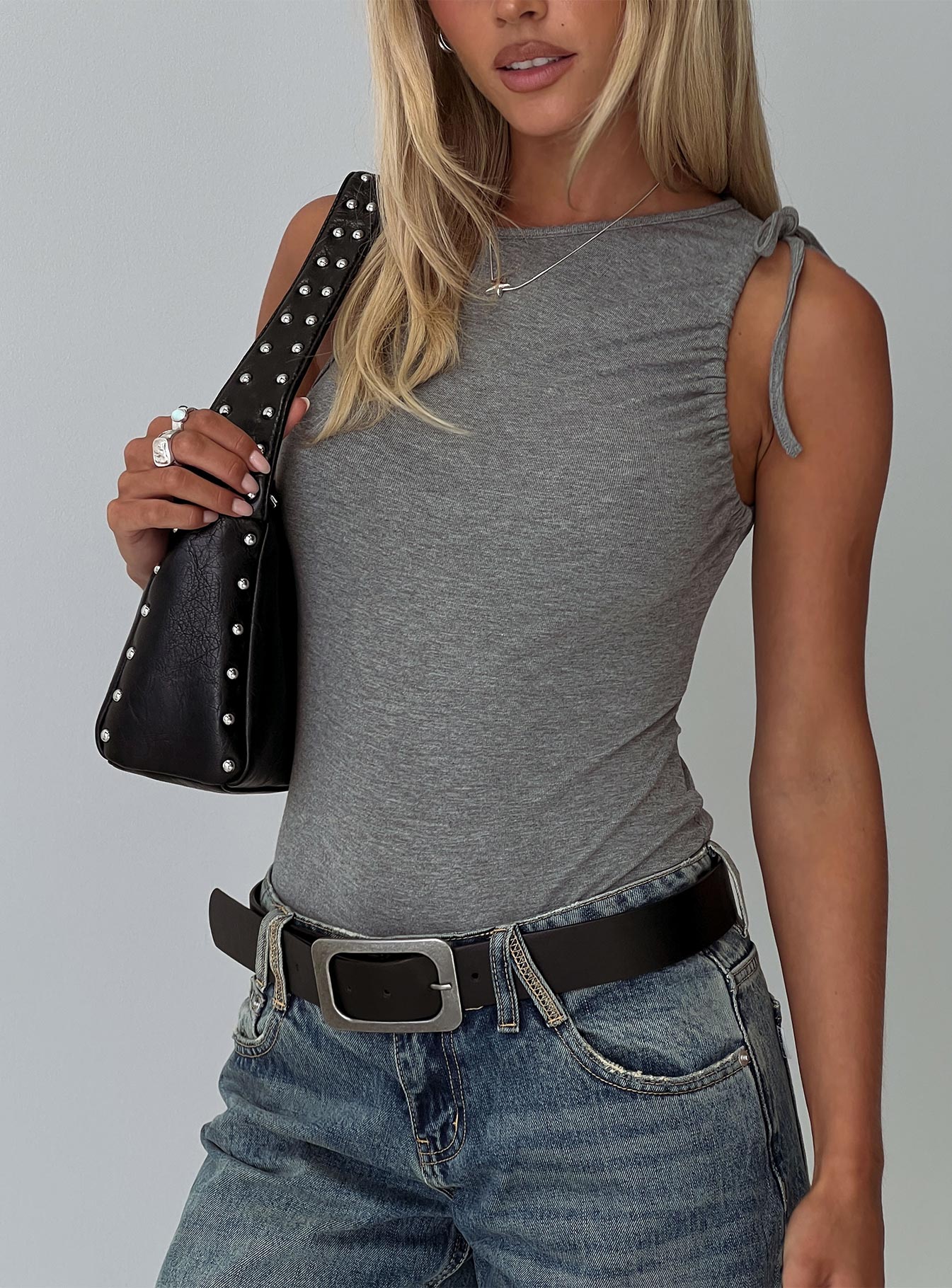 0-modelinfo-hollie-us2_a59ae331-daed-46ba-b221-2a6dc5dd89e9
