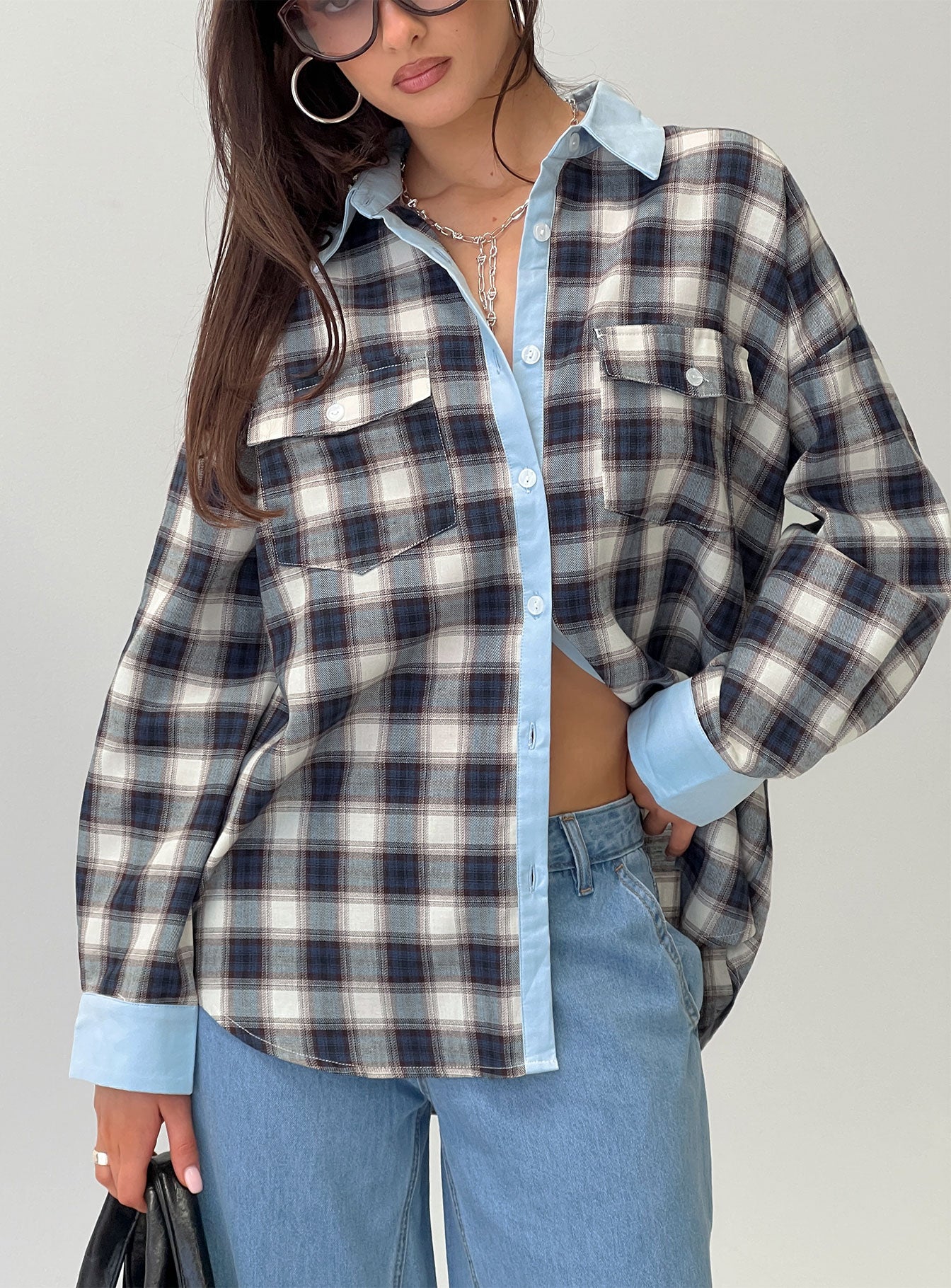 0-modelinfo-holly-us2_847a9bbb-029c-4d62-9e59-7ca9ac3066ed