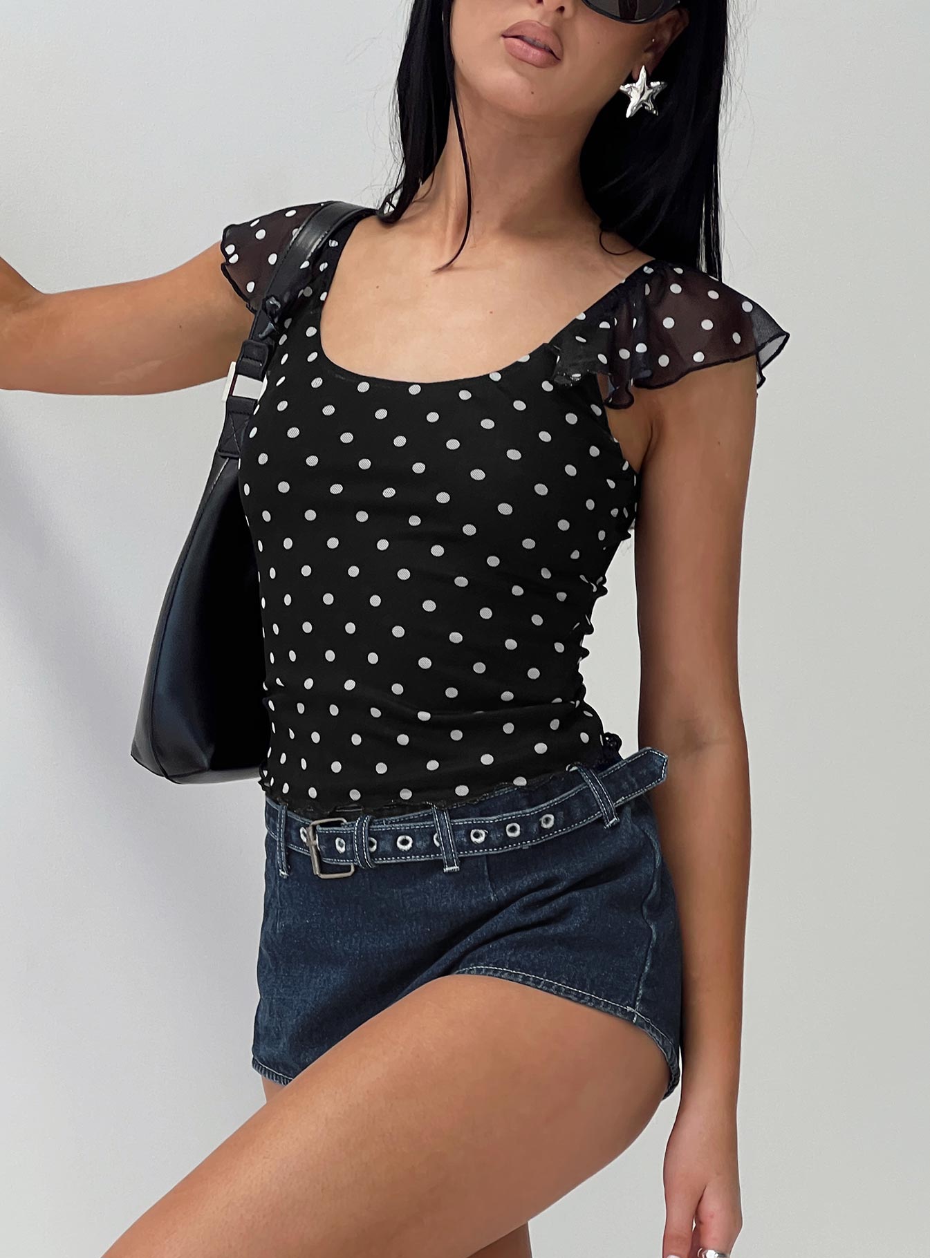 0-modelinfo-holly-us2_e99f1aa1-3ff0-4f1e-b459-085d89ea88a3