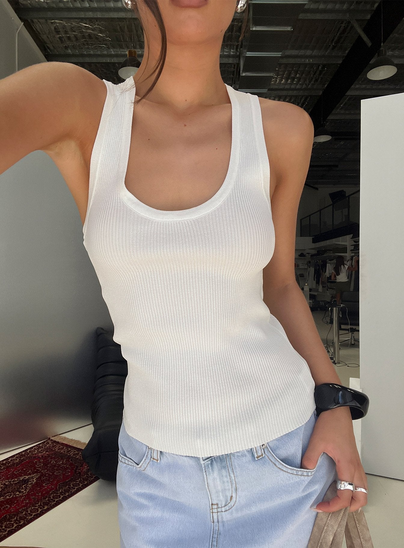 0-modelinfo-holly-us2_f3b66fe5-84c9-45c0-aff8-11953f39f618