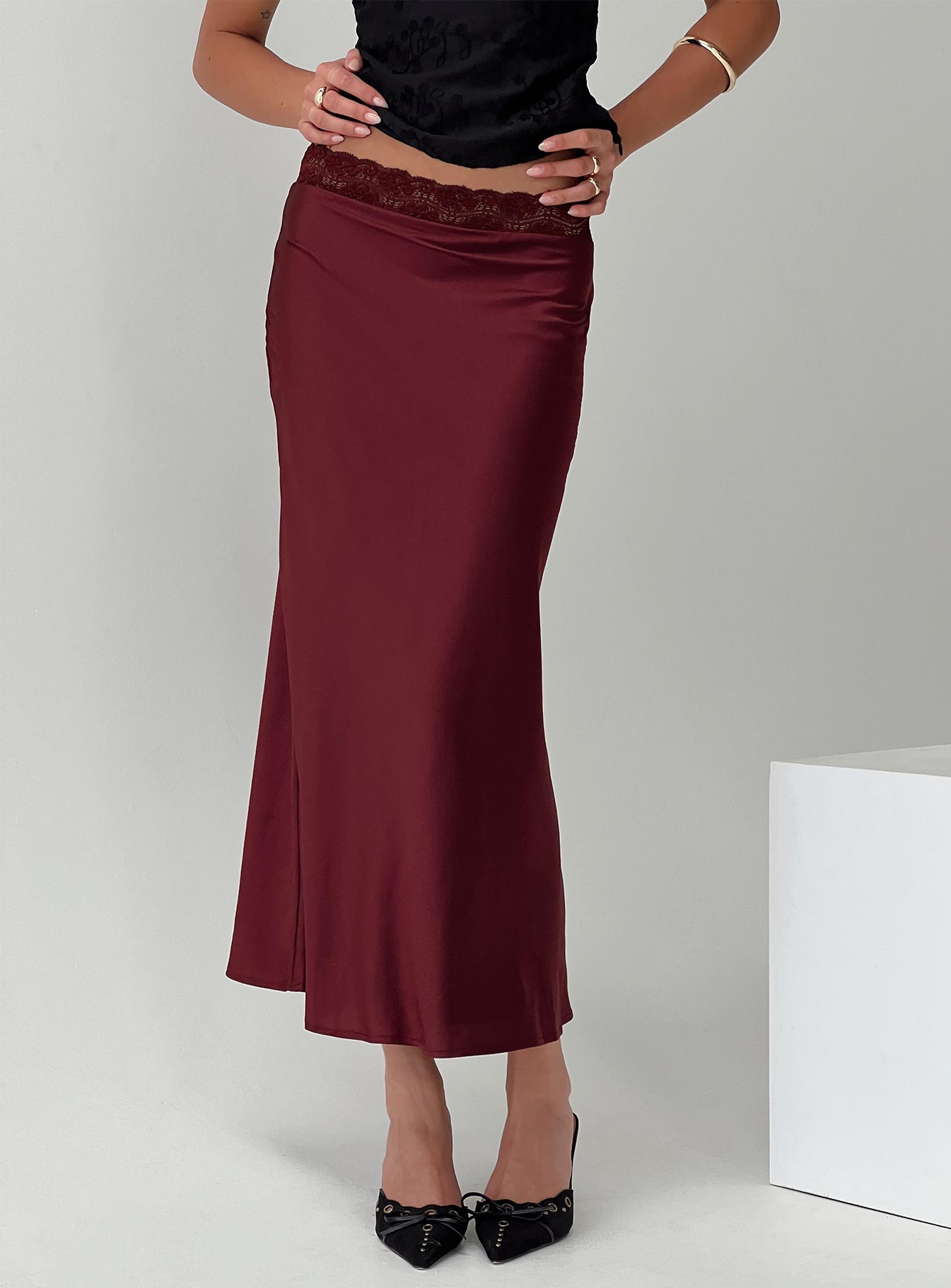 0-modelinfo-josie-us2_8ea73793-933d-41b8-b009-546cd87240e2