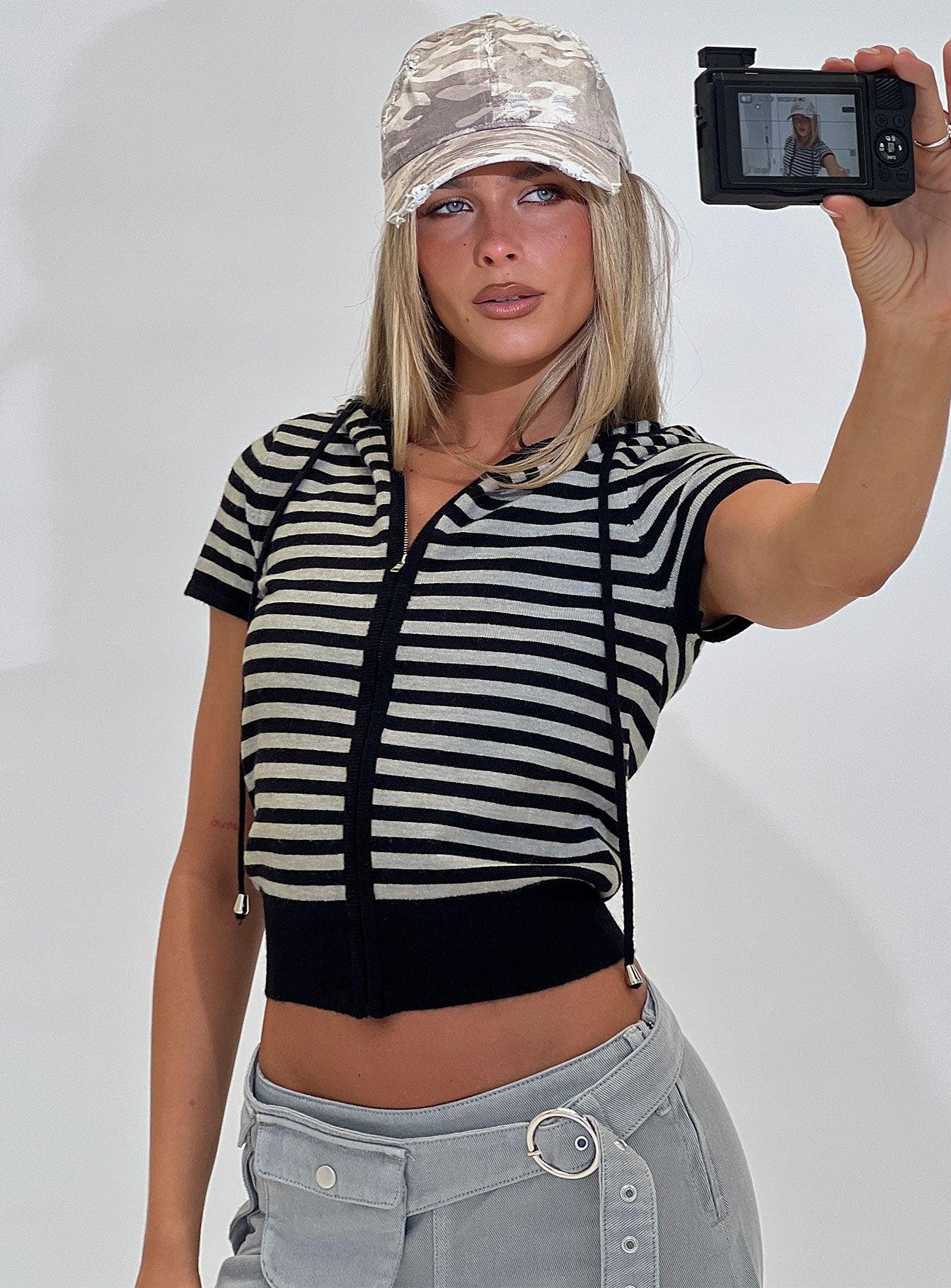 0-modelinfo-kiana-us2_49b4a406-9224-477c-86cf-7d5779d77de2