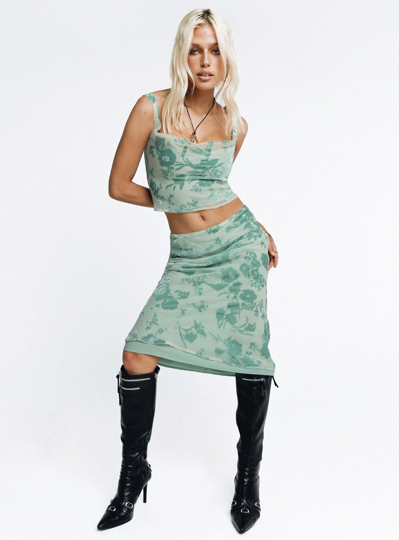 0-modelinfo-lily-us4_7f49a841-f147-4032-8b7e-076f8906150e