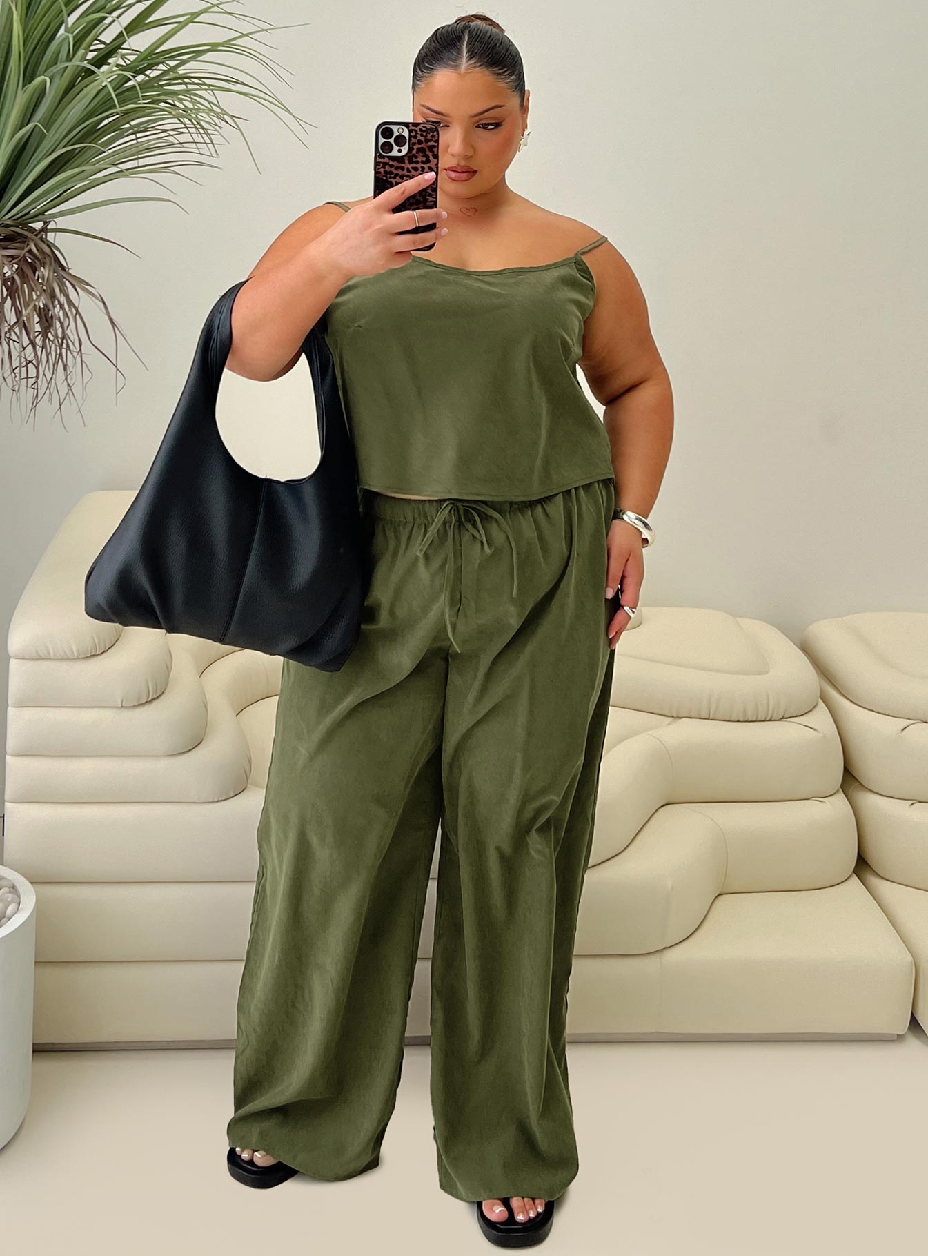 0-modelinfo-mia-us14_379456a5-d74c-497f-a9b7-624aaa8019d4