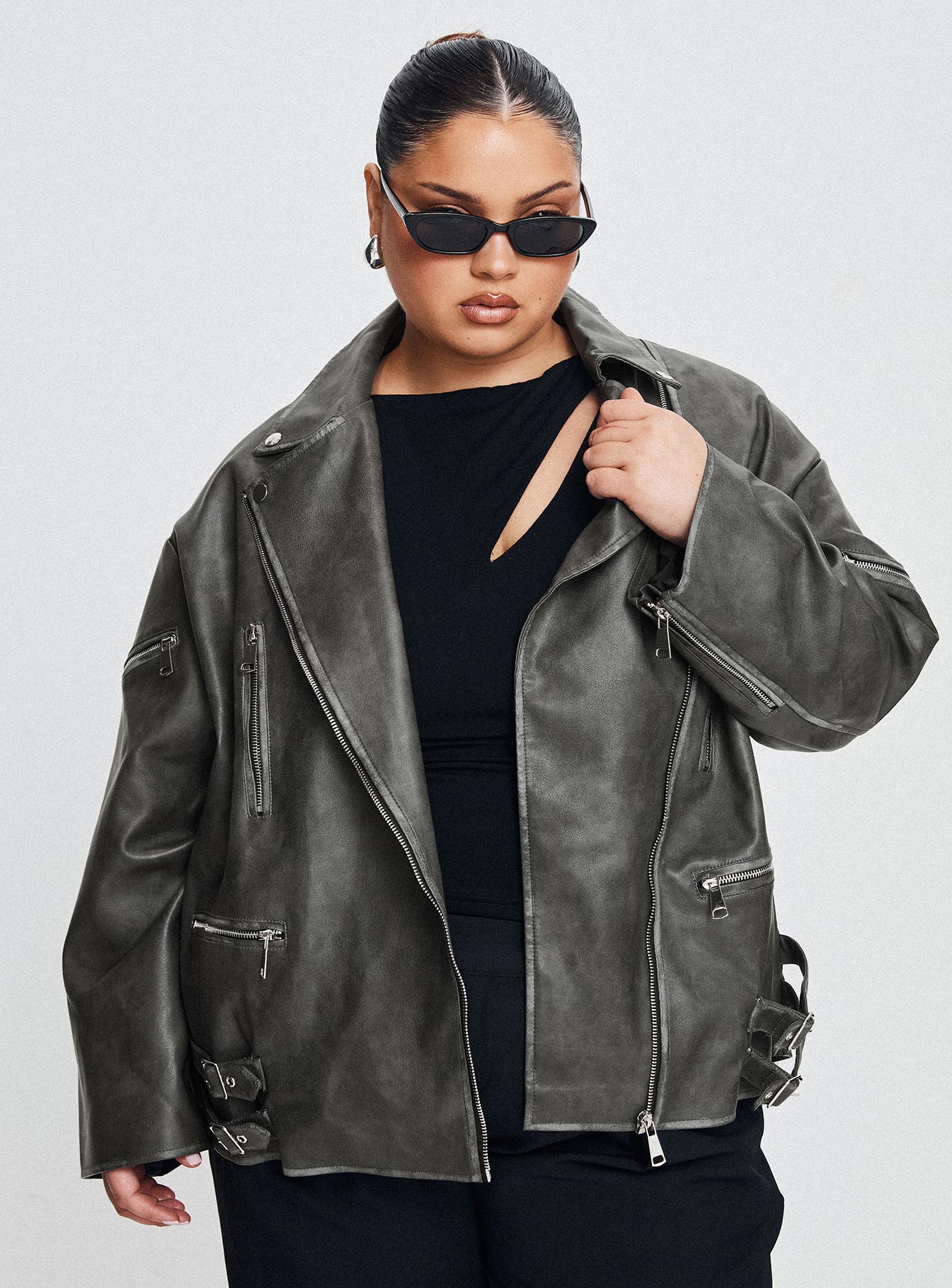 0-modelinfo-mia-us14_d4b09986-1518-4733-a1c0-3af805c4075e