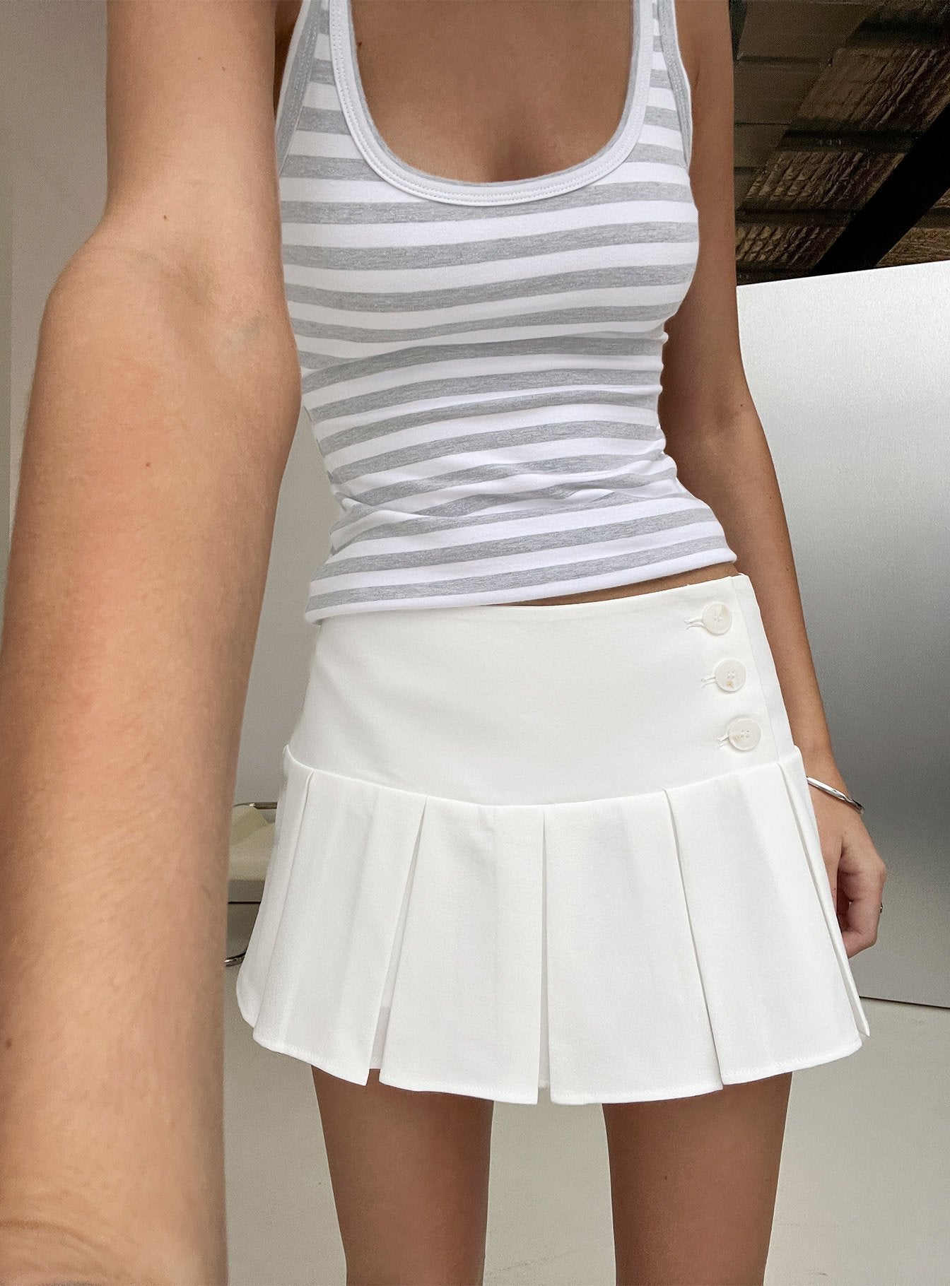0-modelinfo-monique-us2_96081a17-1eb3-4ed5-a07c-f6f441d2eea6