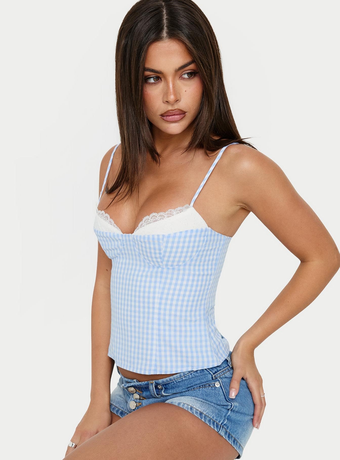 0-modelinfo-olivia-us2_b194aa3a-4388-46ae-9935-dcf491f9a376