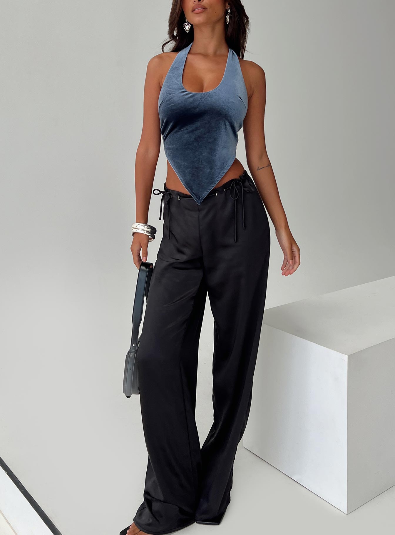 0-modelinfo-selina-us2_3f4ff699-7678-419c-a9da-c893db4282ca