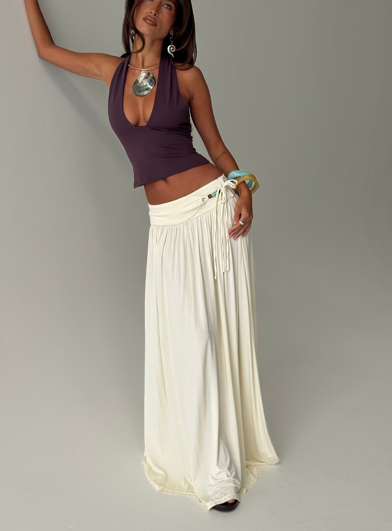 0-modelinfo-selina-us2_692a6c55-f11e-4ede-9b48-e34a256ce368