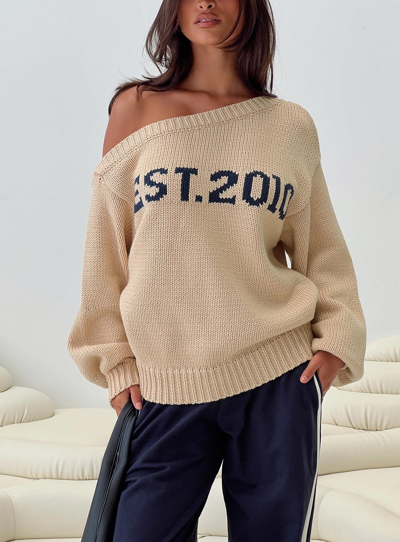 0-modelinfo-selina-us2_ec8b1c17-7186-4d2e-9596-b0015c76b0d1