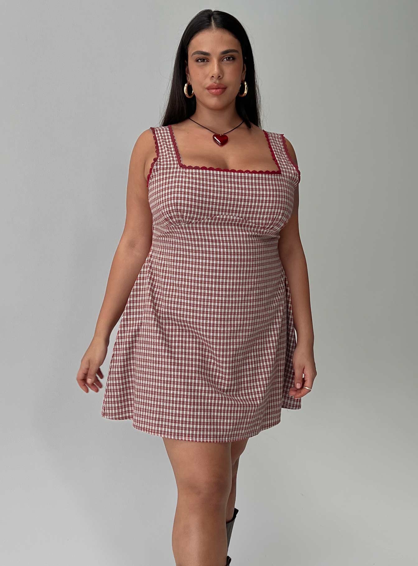 0-modelinfo-shay-us14_f724a928-f327-420f-9e53-b081a953a4e6