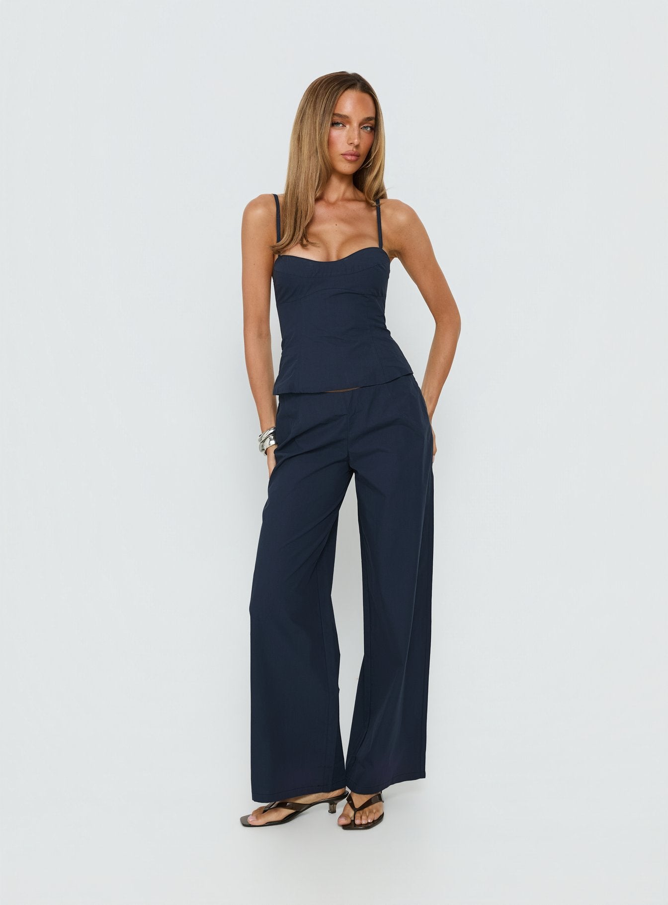 0-modelinfo-shelby-us2_3280b51e-f45c-44eb-bfa8-f6597381145c