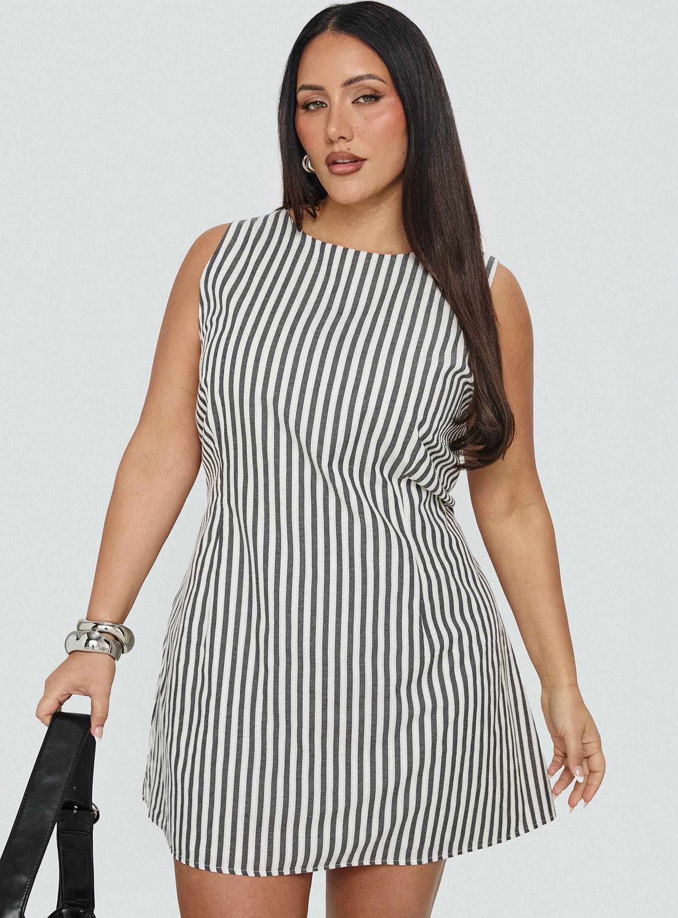 0-modelinfo-yasmine-us14_21cf91af-8d27-46c4-9679-977326c87299