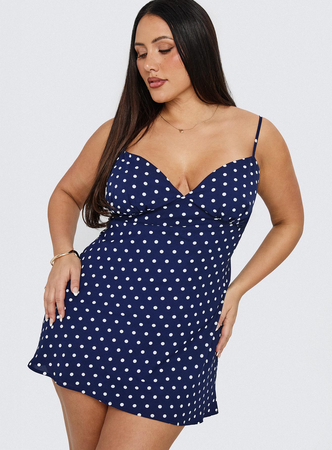 0-modelinfo-yasmine-us14_77348d3a-2201-445d-ad6d-20dba9a522a1