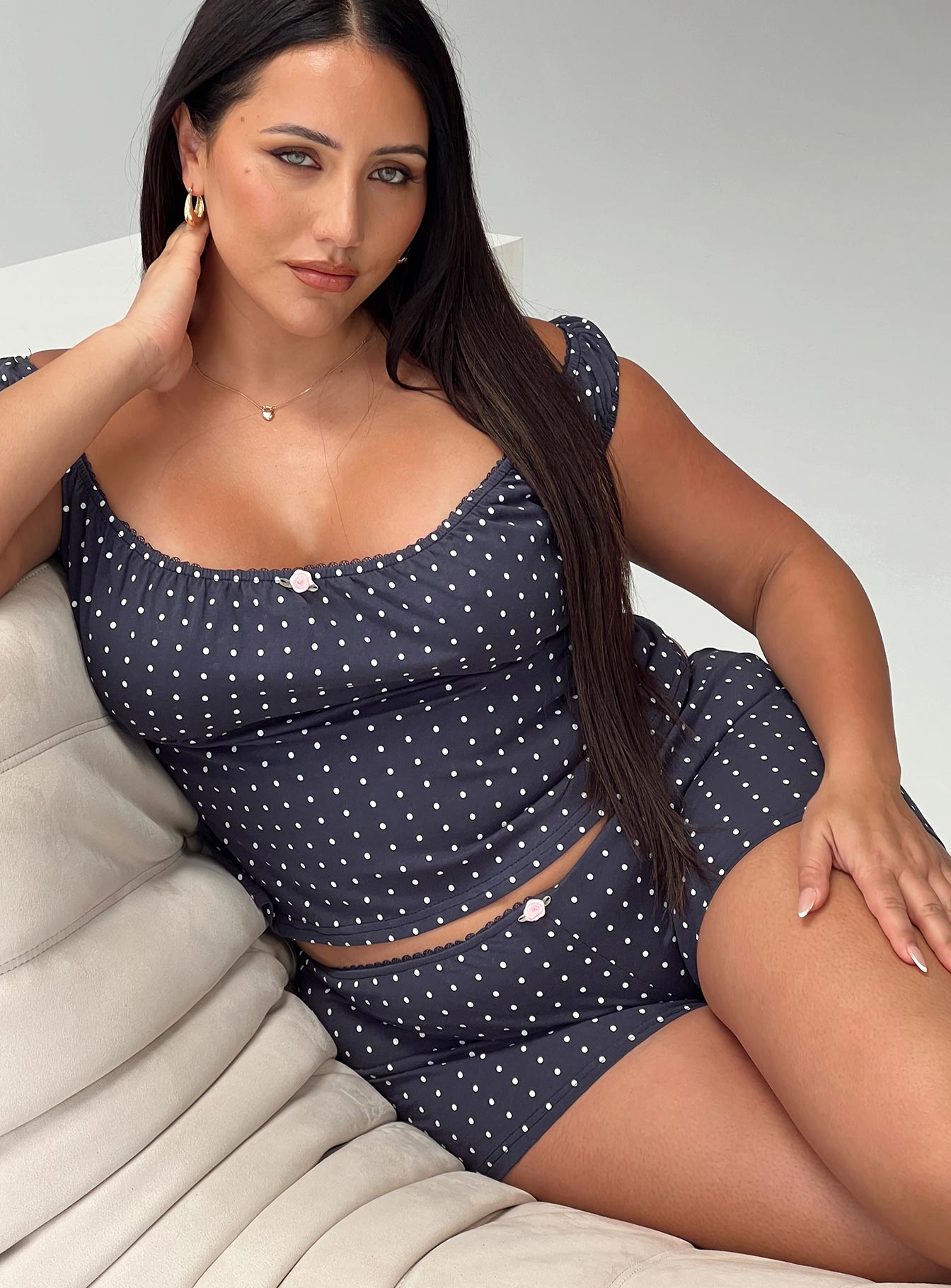 0-modelinfo-yasmine-us14_89caf7a9-4b1b-4319-9747-1d8385fb7854