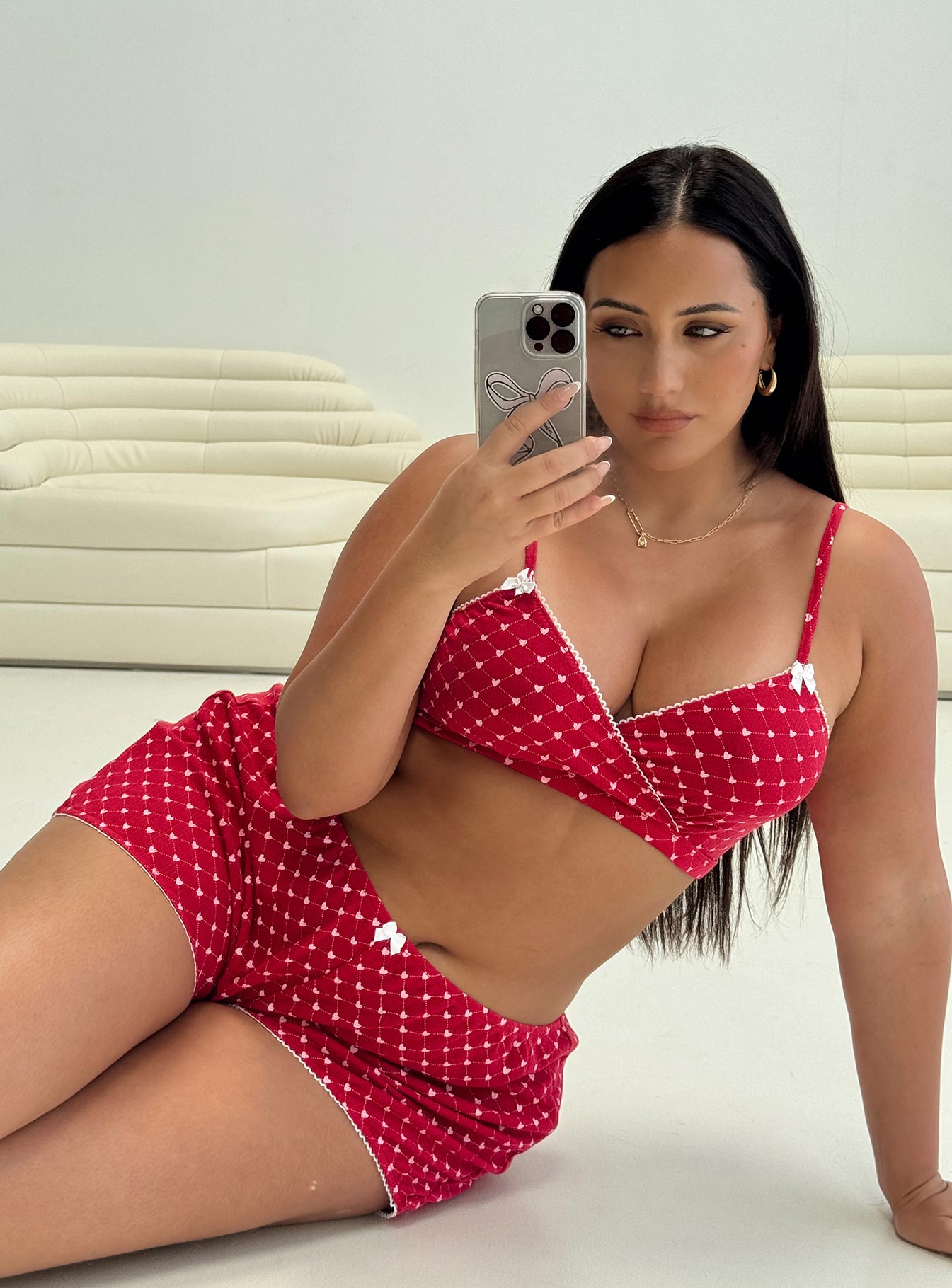 0-modelinfo-yasmine-us14_91341630-f497-4ff8-9226-18acdce9ab1f