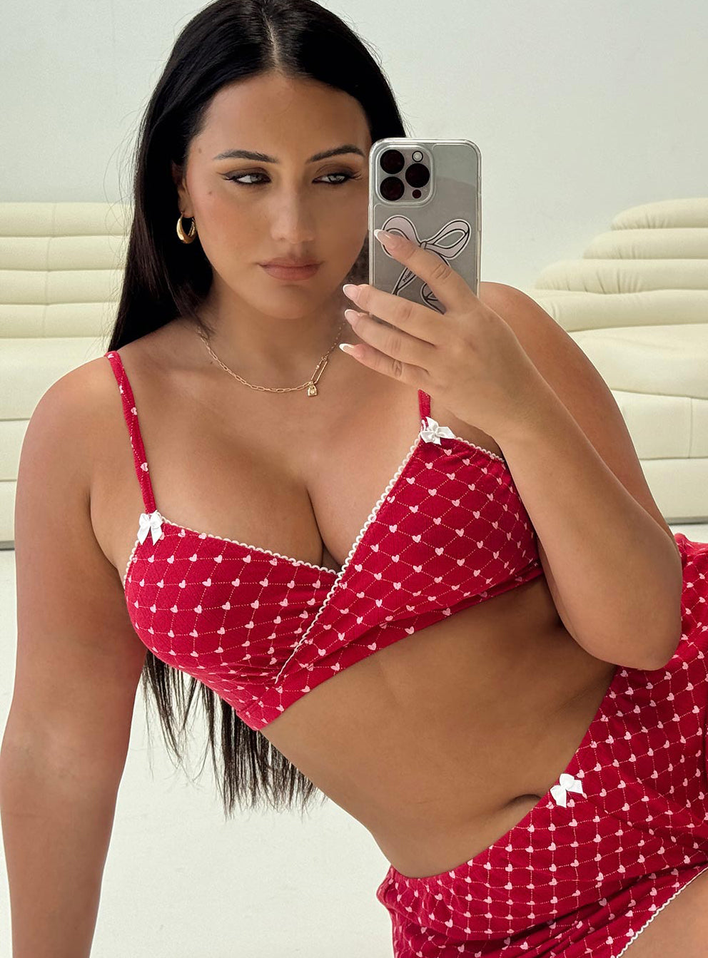0-modelinfo-yasmine-us14_9a221fa5-220a-4380-87c5-7a3da82b01e4