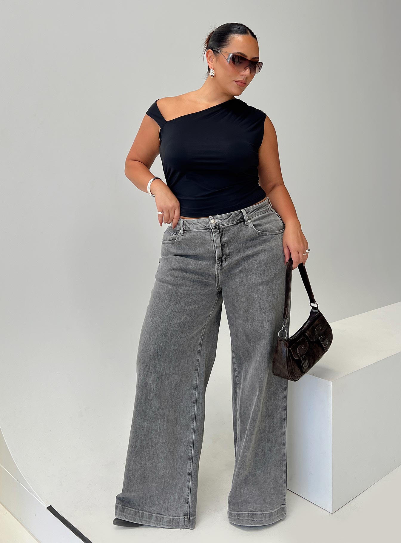 0-modelinfo-yasmine-us14_b25321c2-d76a-42c2-ada1-15e8da9e61a7