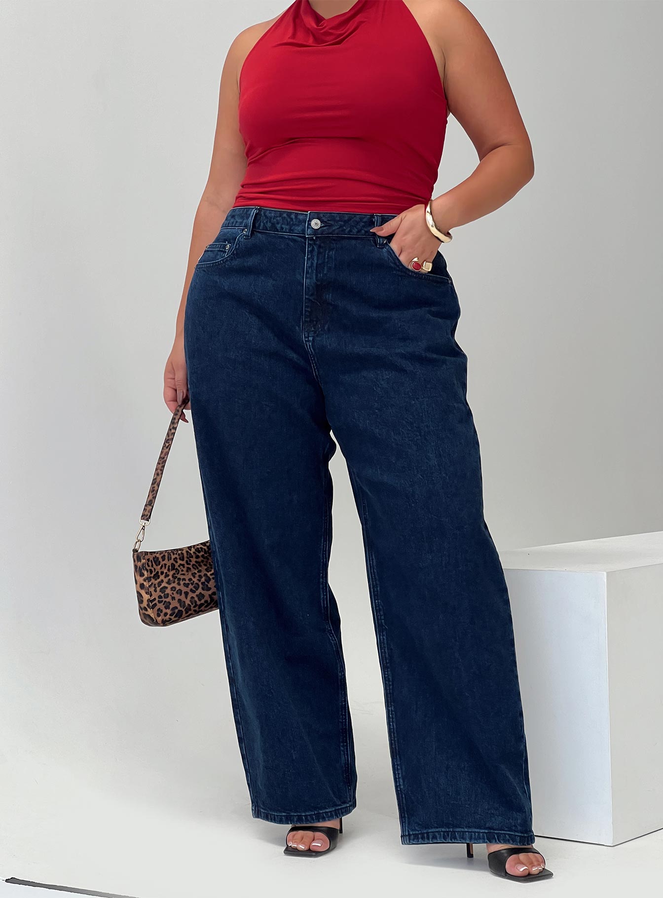 0-modelinfo-yasmine-us14_f517f2c8-01f7-40db-a2be-cb84ecf3a7f5