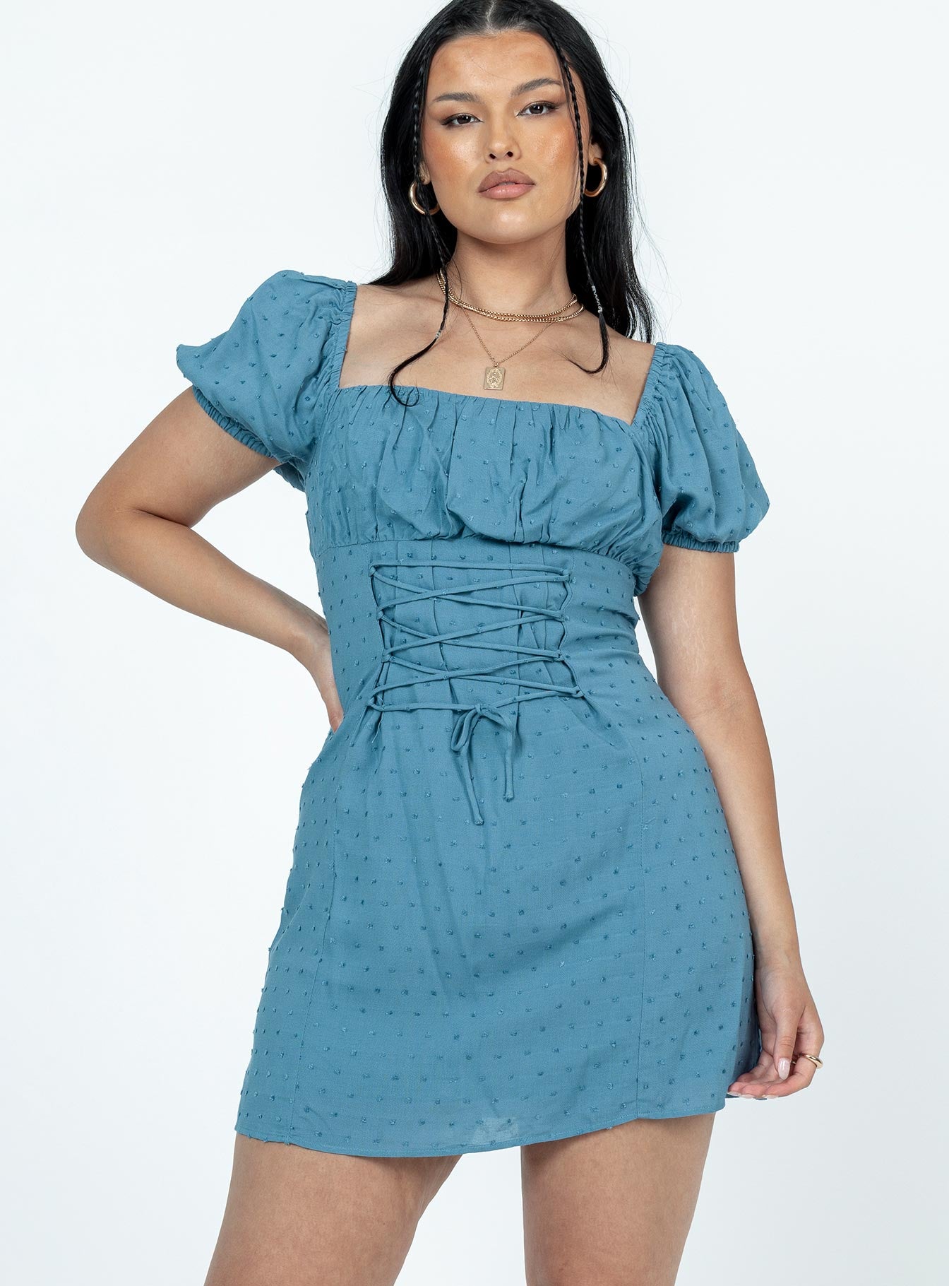 1-model-info-Alicia-us8_db3ad045-4aae-4769-a7af-9bd1a224d103