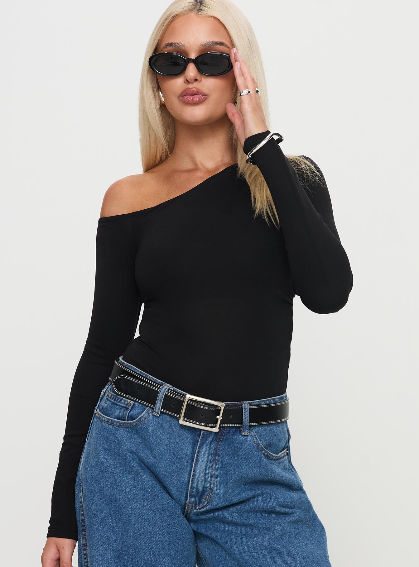 1-modelinfo-Dana-us2_e54c5f4b-7c37-4c9e-970f-31821010b660