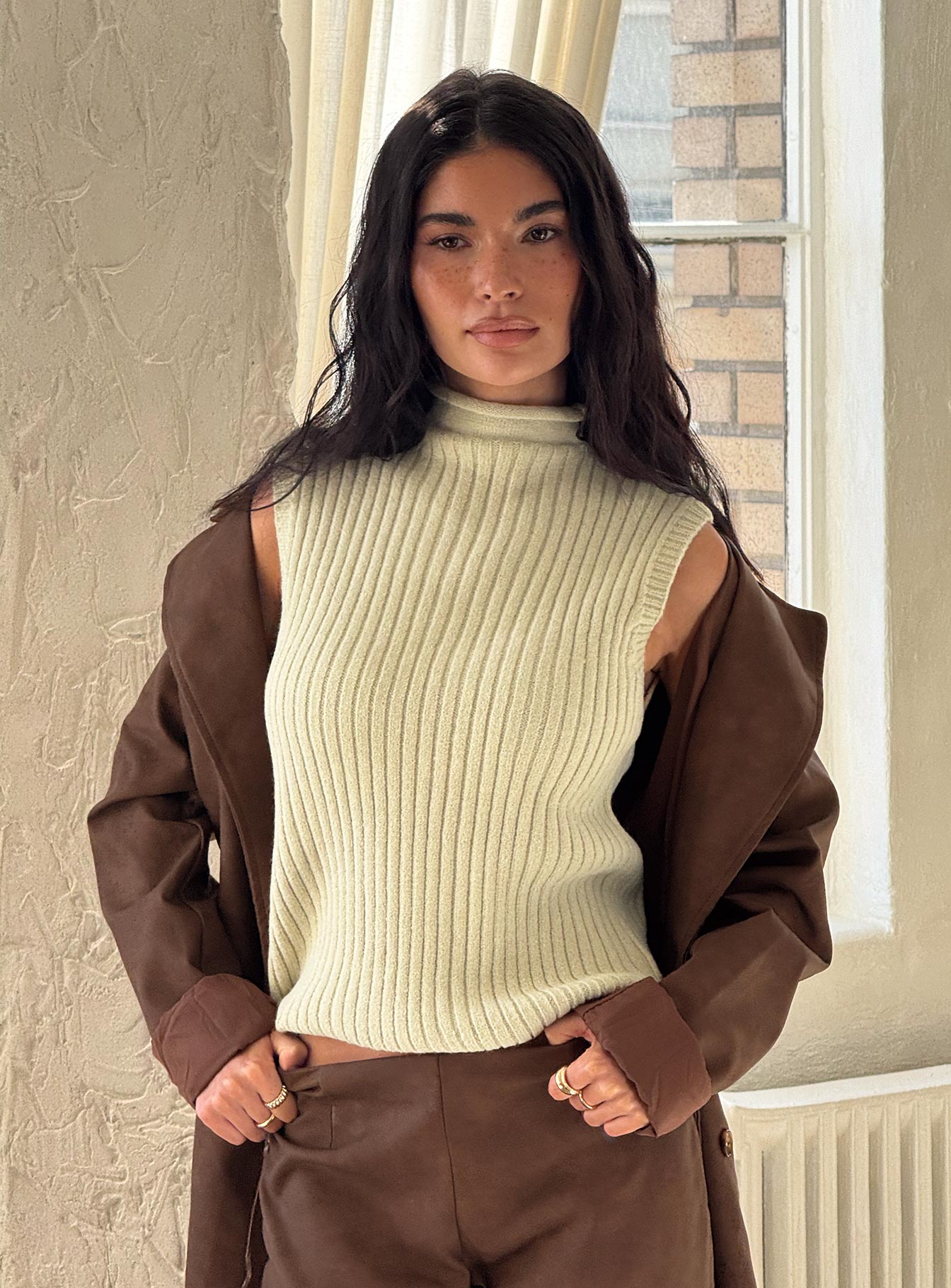 1-modelinfo-aisha-us4_75997a8a-1252-4946-ab9d-9f89ad894fa3