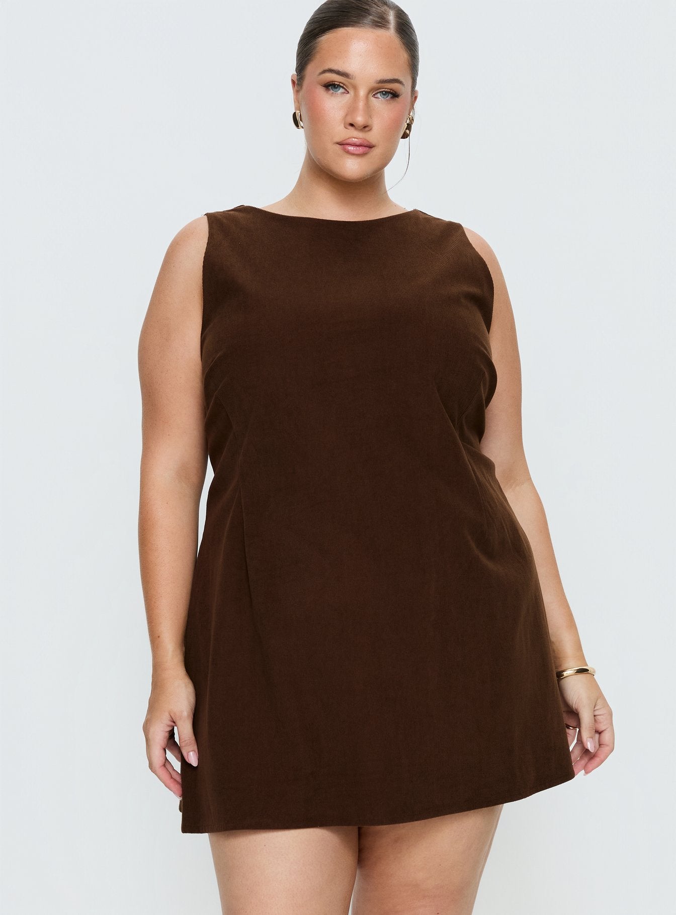 1-modelinfo-alicja-us14_9be2f948-2856-4670-bb98-0c76f4785238