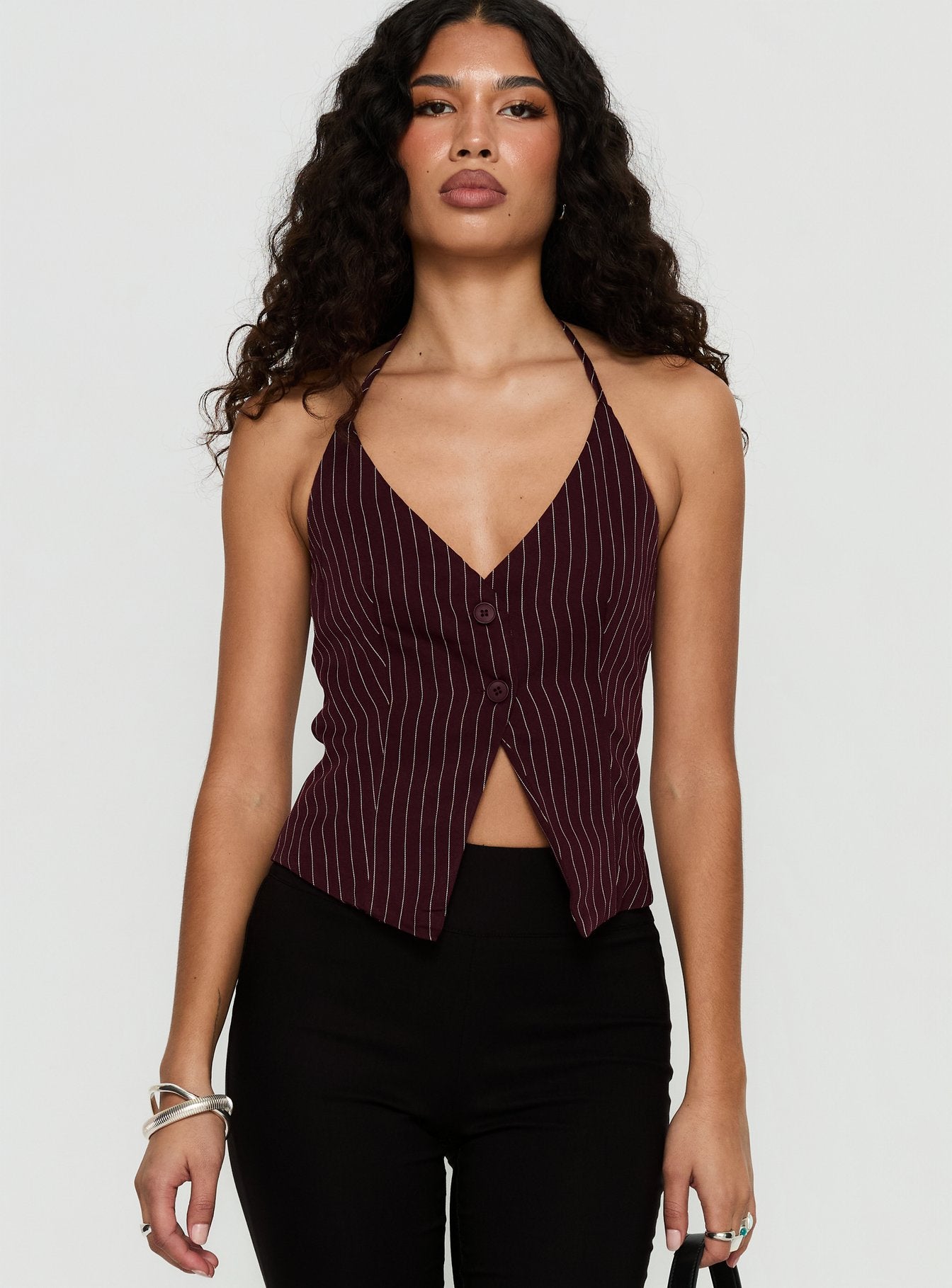 1-modelinfo-ariel-us2_52451eb2-1dde-460a-b34b-a2da6c2a35cb