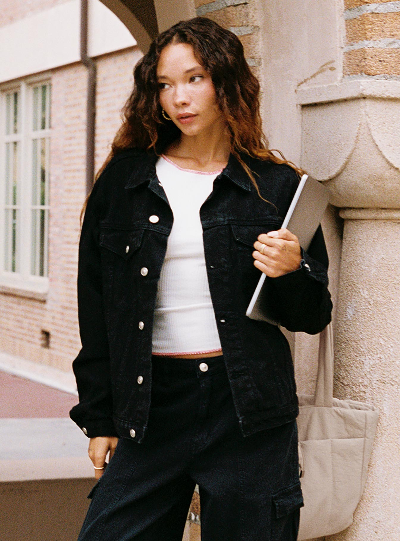 1-modelinfo-ashley-us2_4ddcf250-51fb-44fd-835b-51d4b1f07306