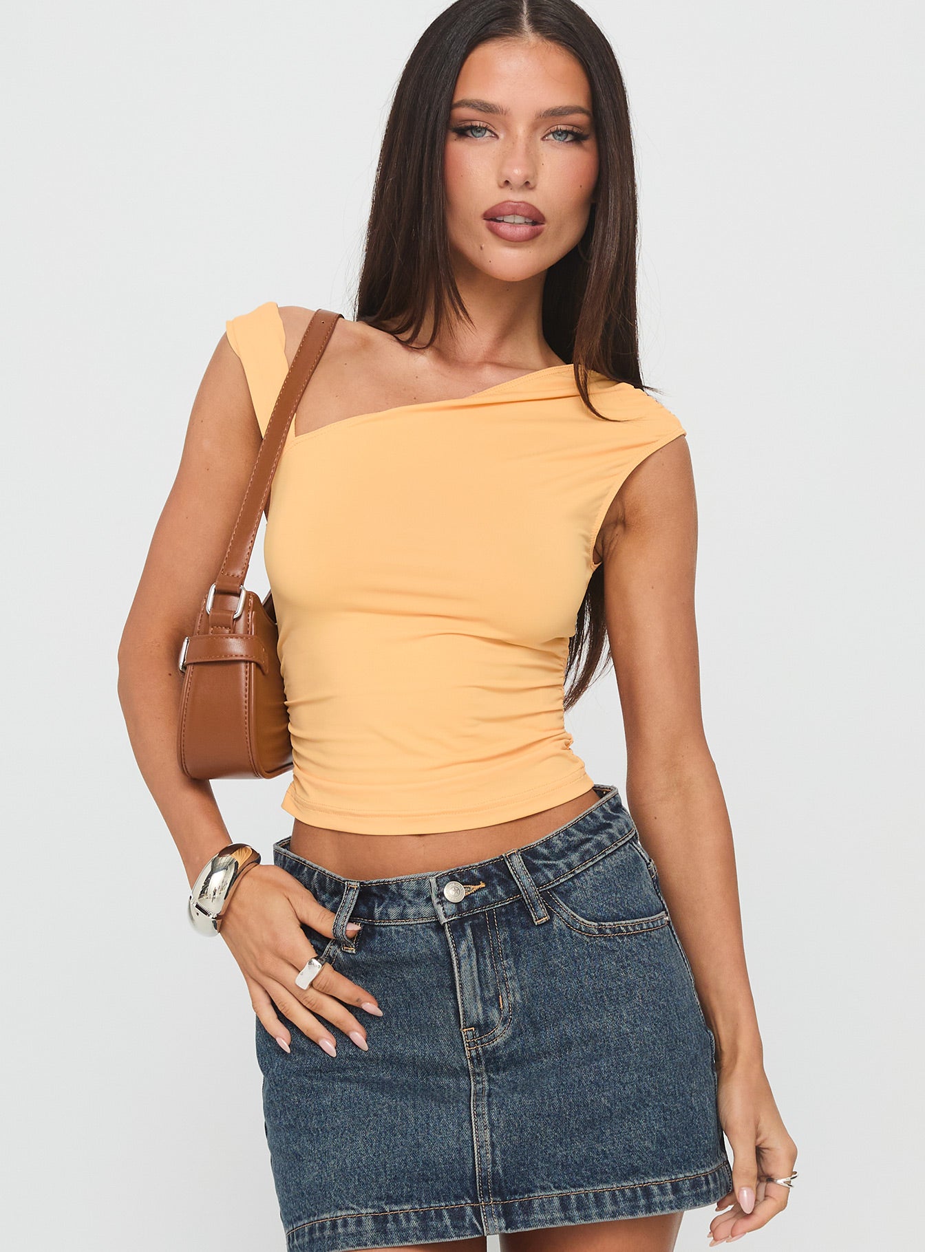1-modelinfo-crystal-us2_07ee9d0e-c519-4a6b-bc22-7fbe7c73b55f