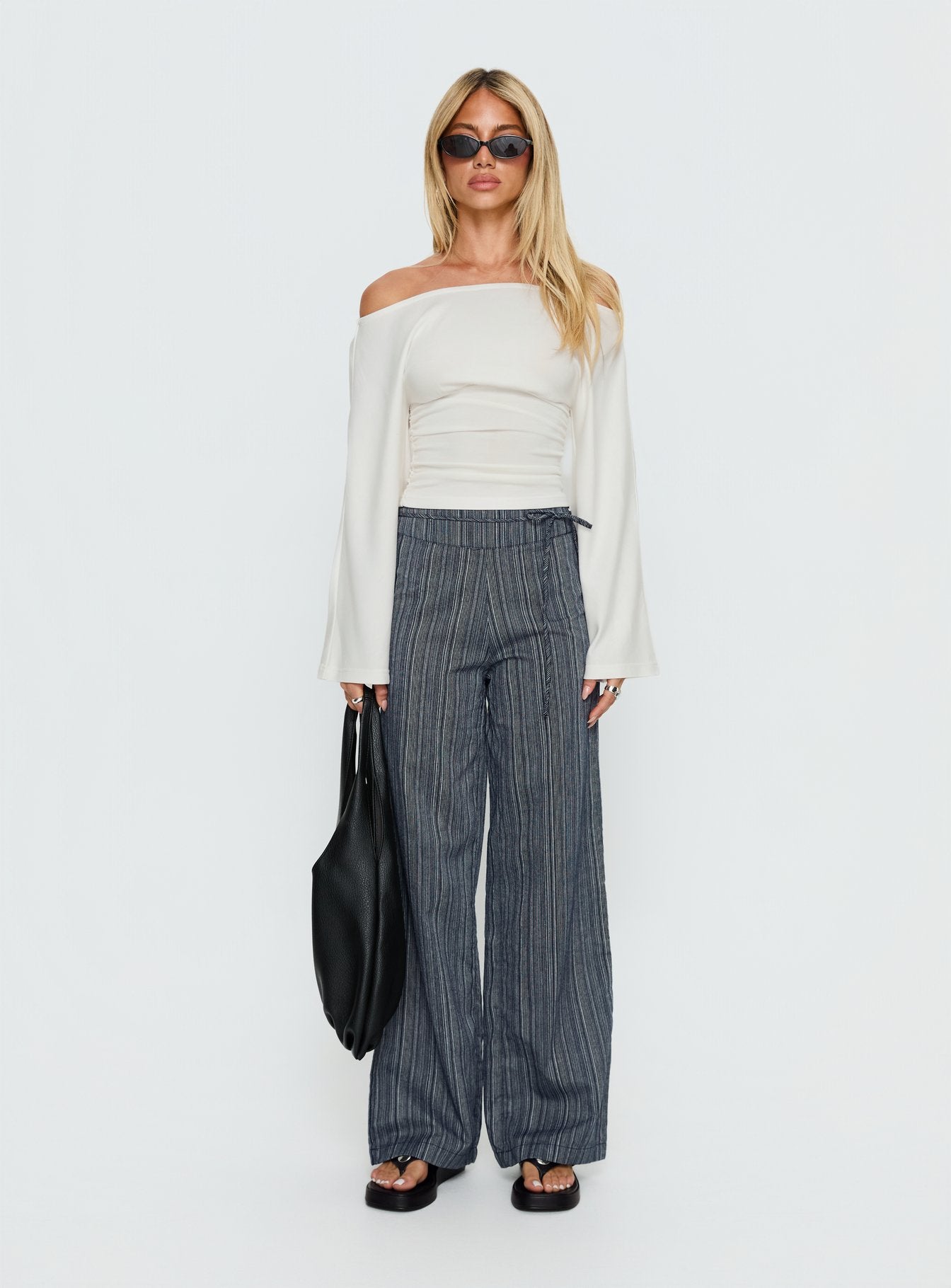 1-modelinfo-ella-us4_5d8d1ee5-0064-44ed-8b1f-35601cb0311d