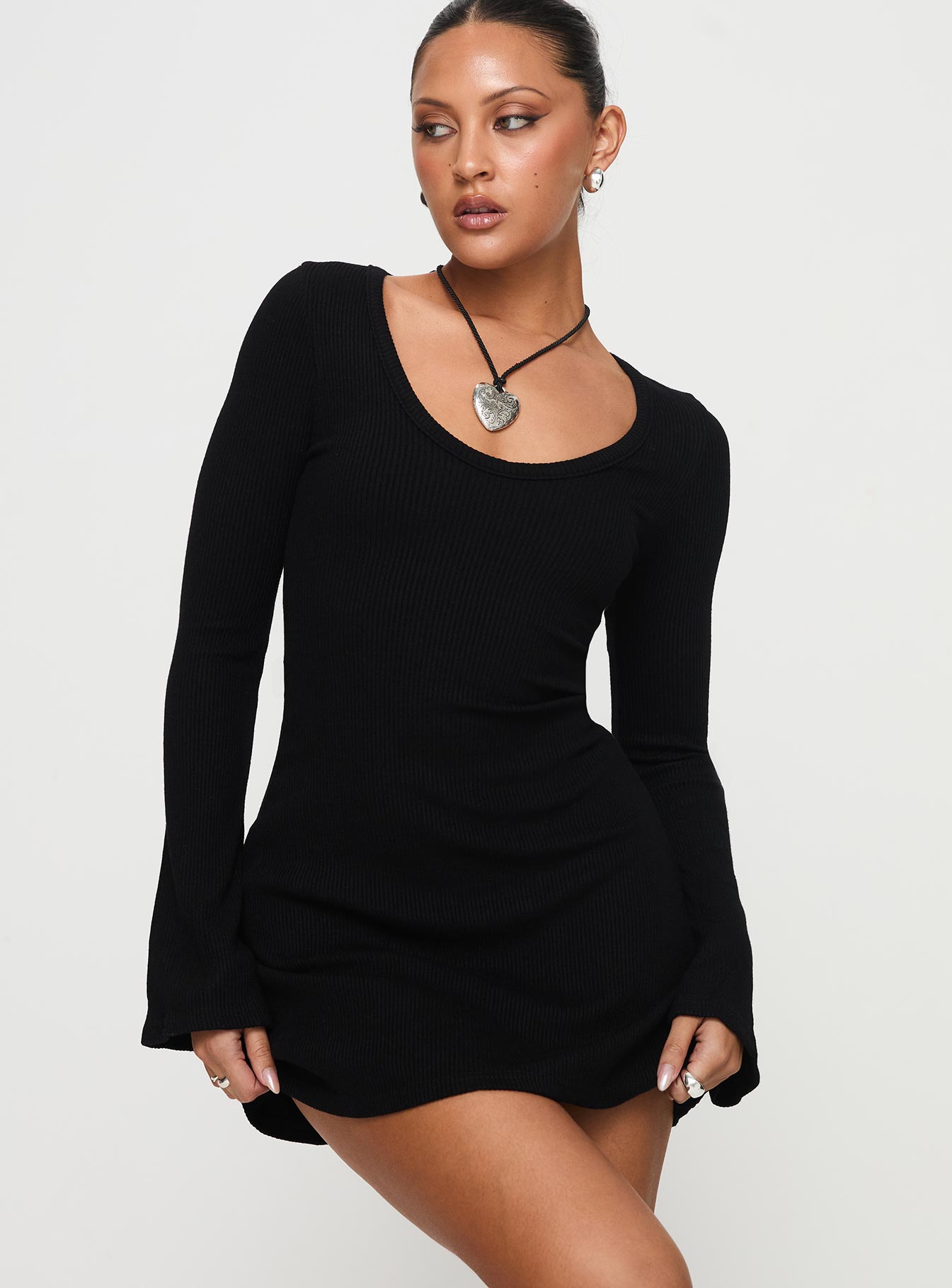 1-modelinfo-hailey-us4_2f5f8a2f-eeb2-45e2-a9d1-82e25dc2e29b