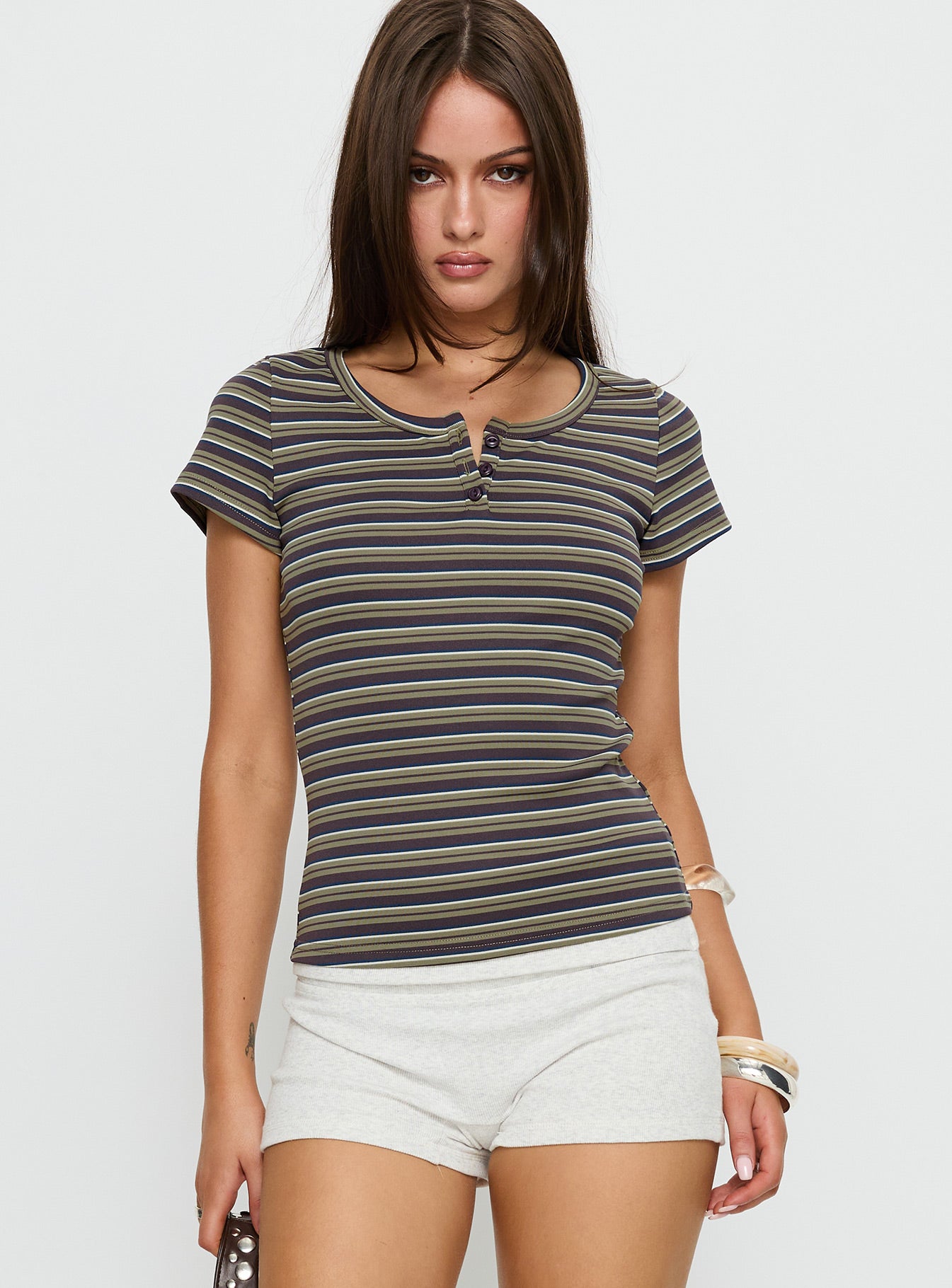 1-modelinfo-holly-us2_00c06975-77a7-4a78-861d-8c6be6143496