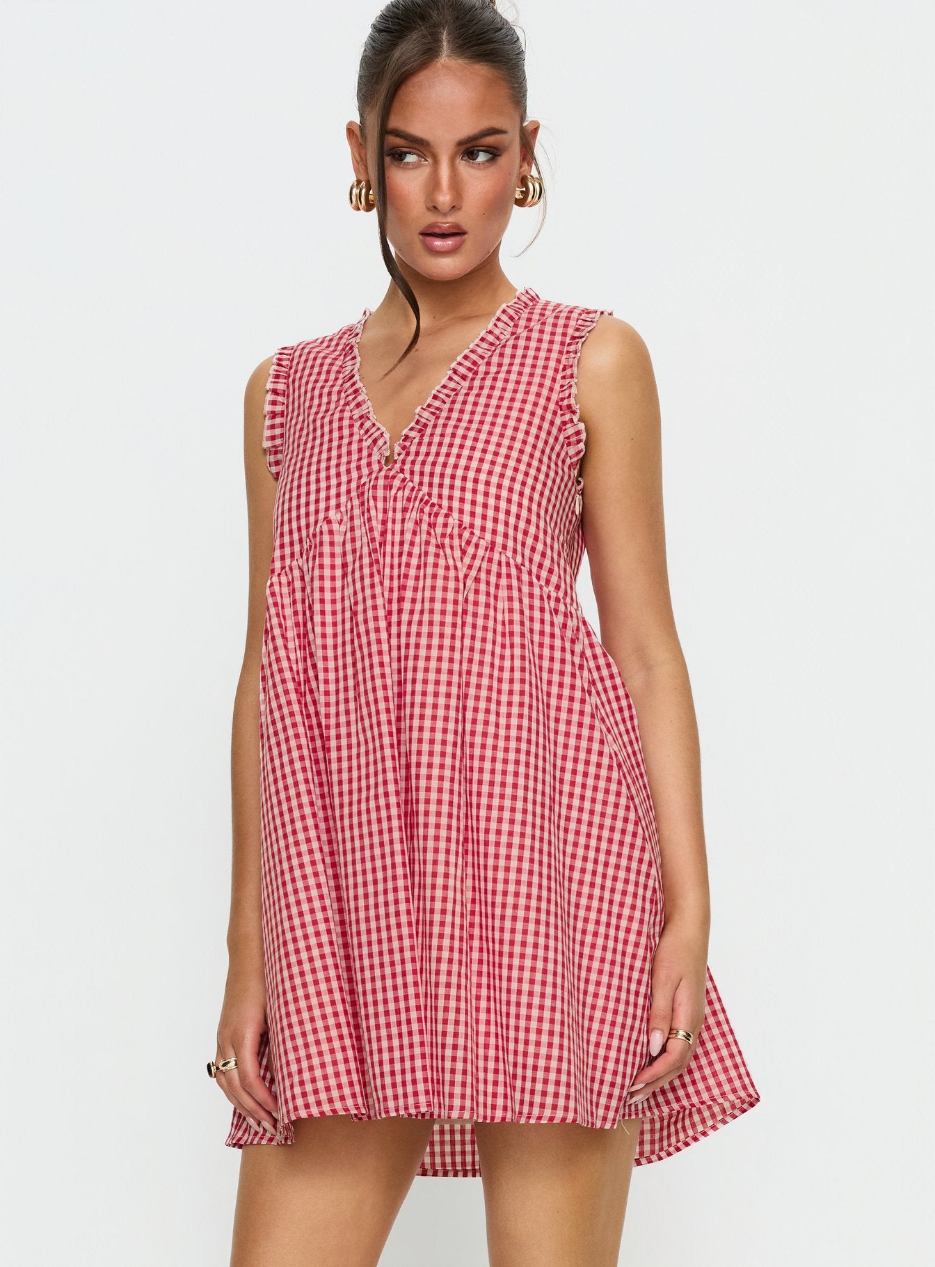 1-modelinfo-holly-us2_96aa1c79-8ae3-4b88-b10b-a9dbccfb6c0d