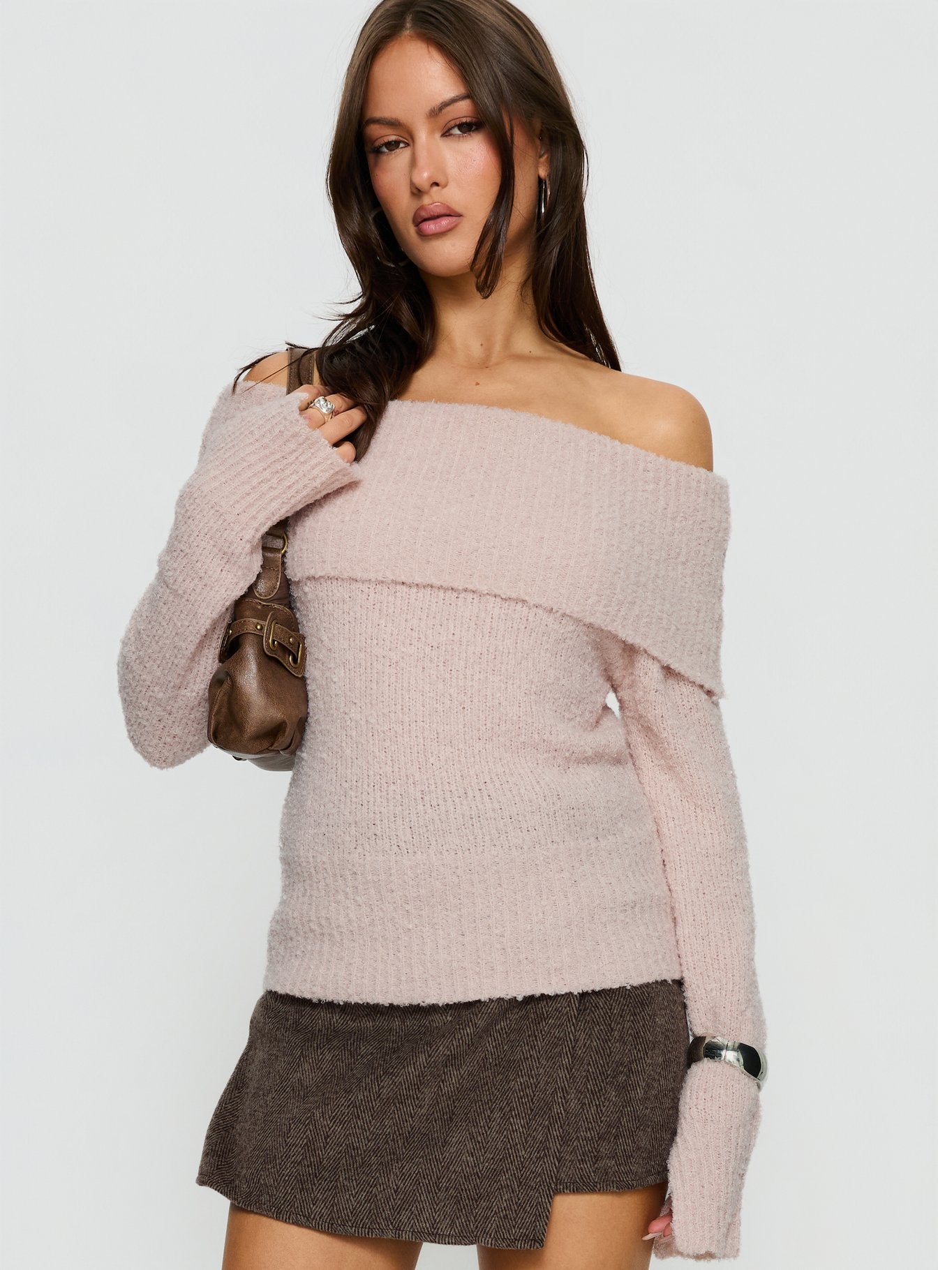 1-modelinfo-holly-us2_bbd07eb1-ba97-4985-8757-6b50c20ecfe7