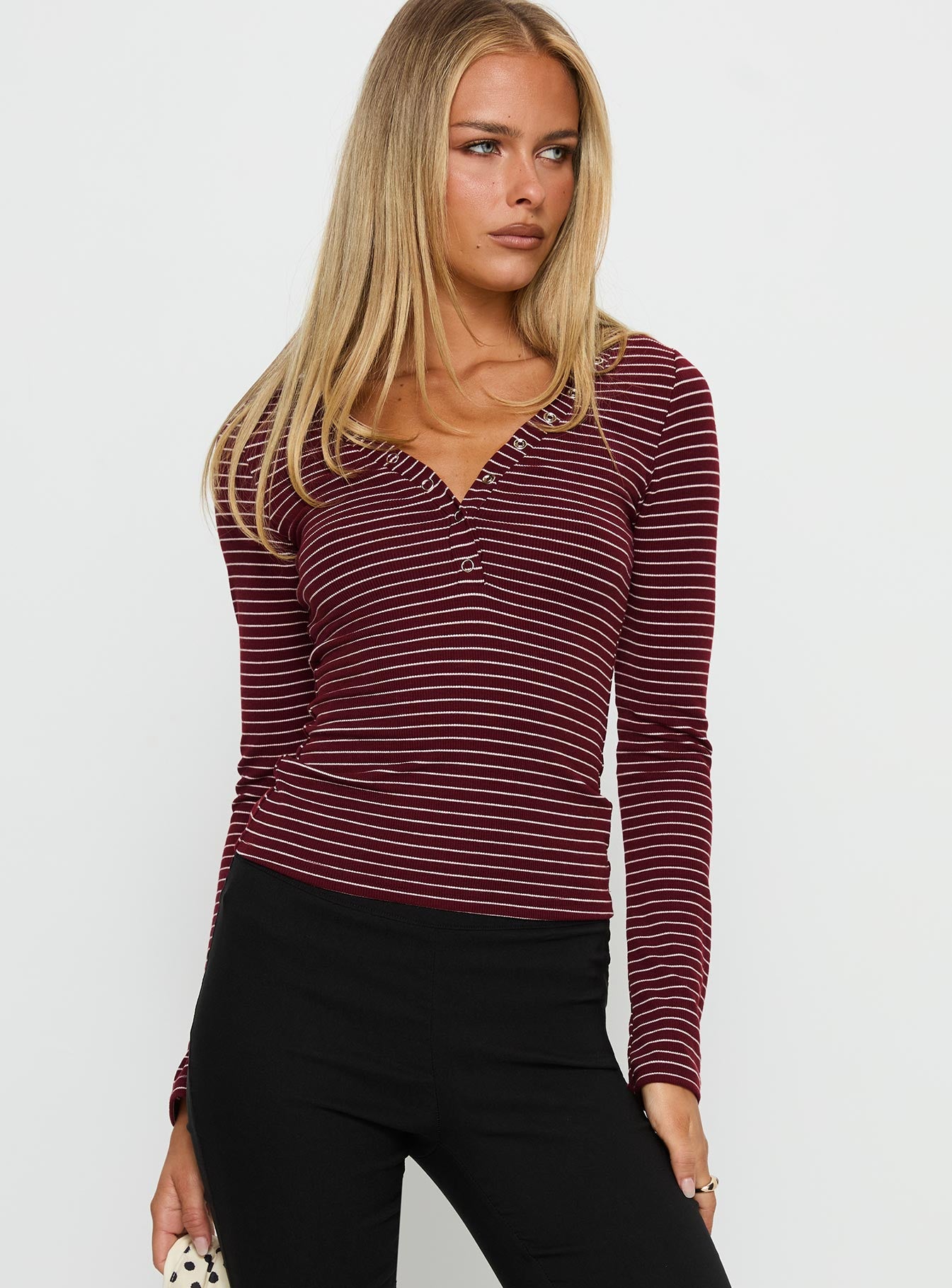 1-modelinfo-kiana-us2_c9b50833-bec5-48b4-a12c-da64cfed6e6a