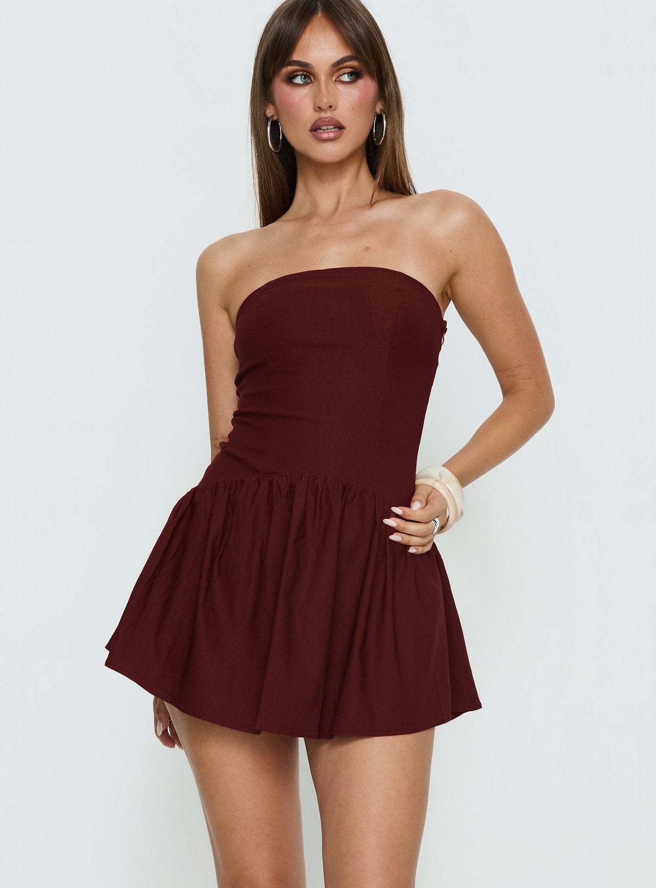 1-modelinfo-lily-us2_da654d0a-149b-476d-a28a-76d0e734dc23