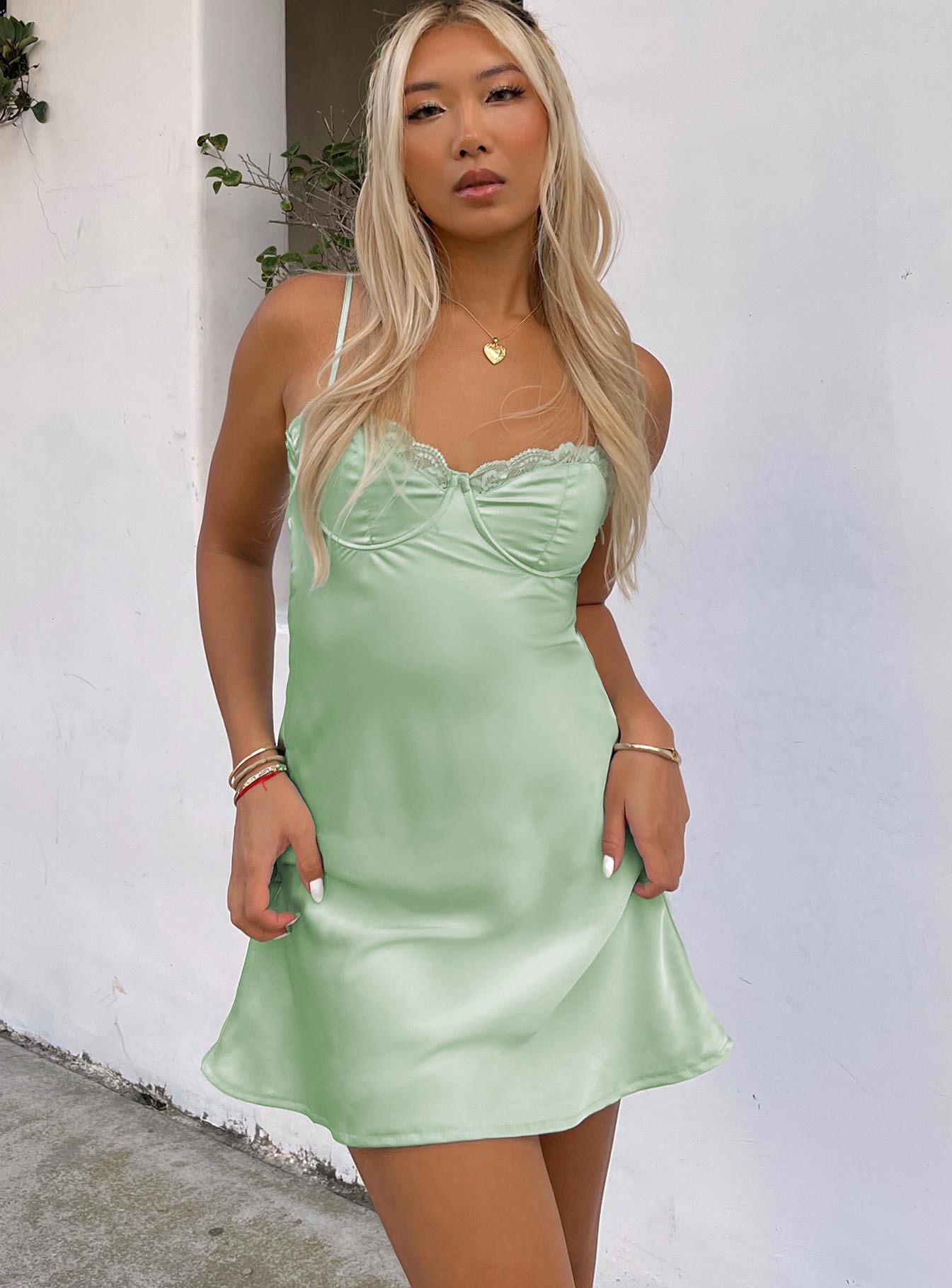 1-modelinfo-meagan-us0_d5134f64-43e5-4585-94fd-d40d96bdcca5