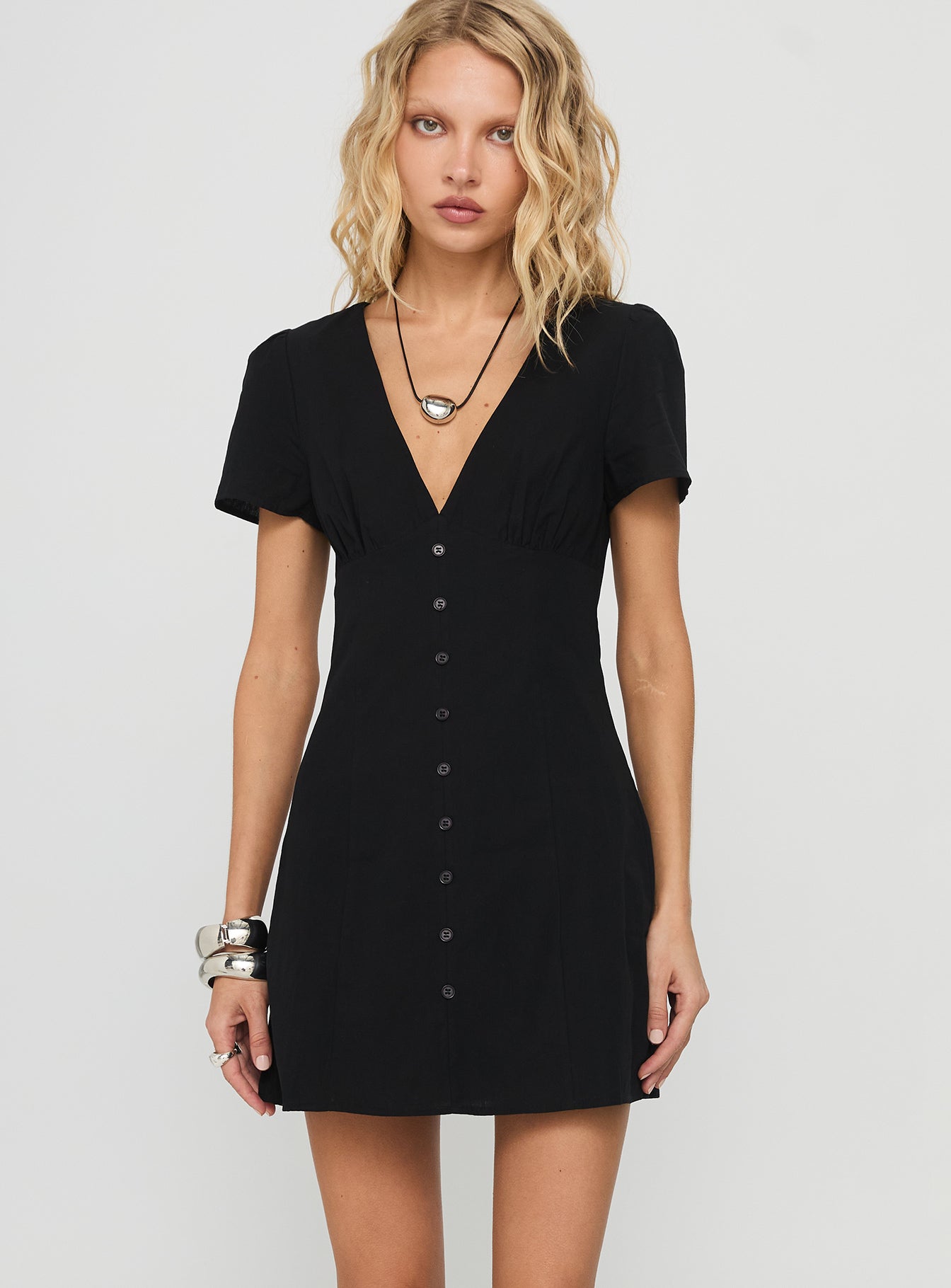1-modelinfo-niki-us2_88129aee-5847-4eb3-ba52-6a9266cd5c02