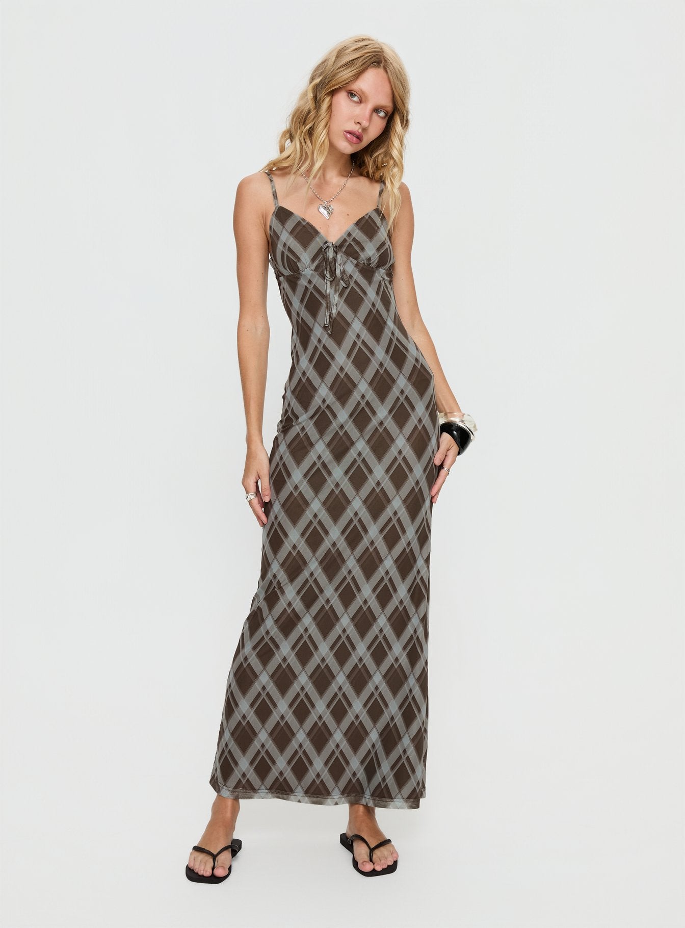 1-modelinfo-nikki-us2_d94740fe-16f4-40b1-aae2-f7ffa683aaec