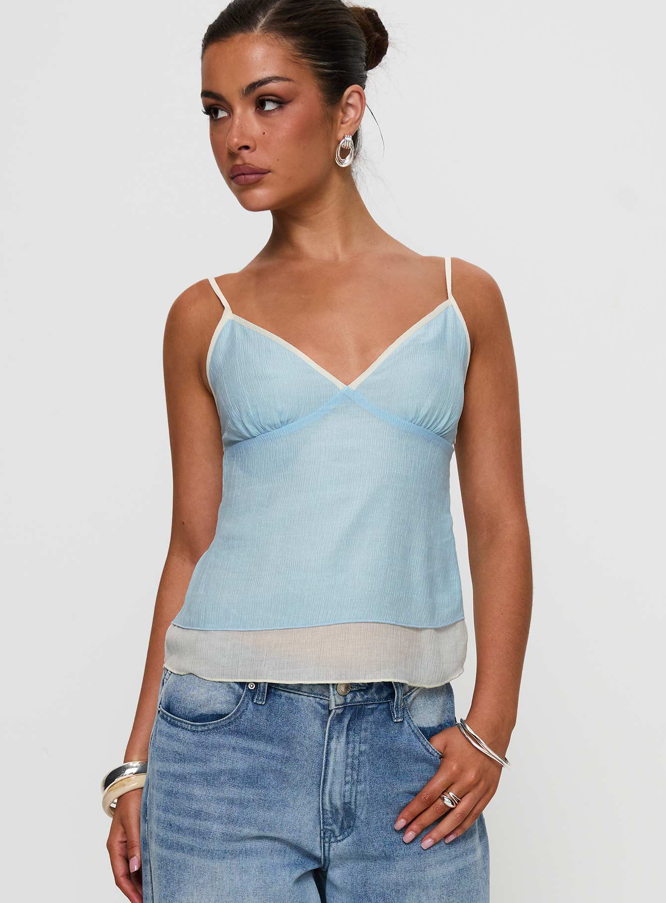 1-modelinfo-olivia-us2_1d8f33a4-86a4-49ff-b3af-c5c456ffb7cd