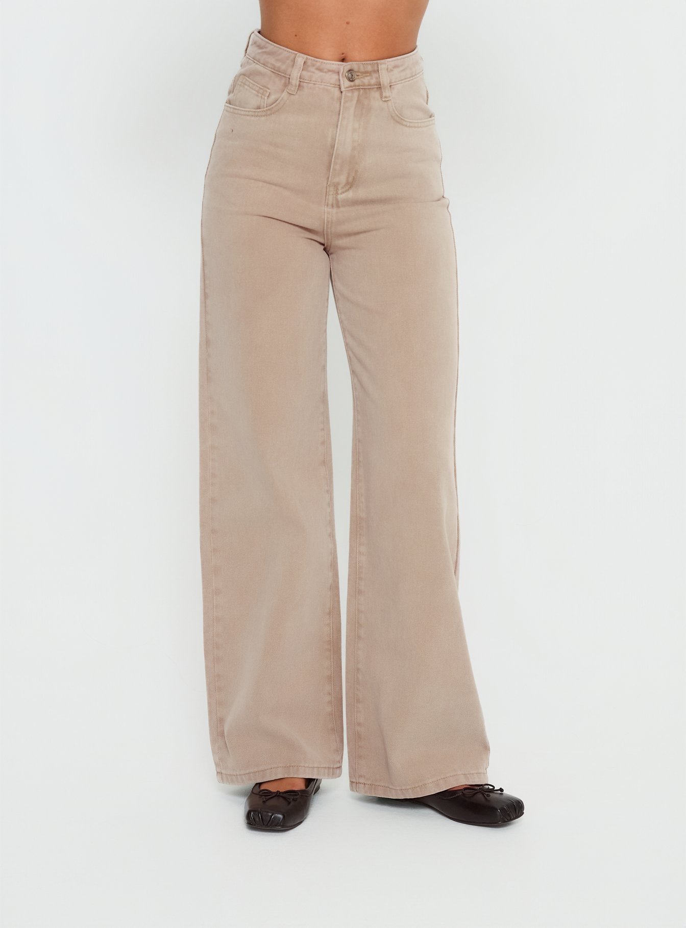 1-modelinfo-olivia-us2_b461d2be-bffe-4236-b478-7d400a338e83
