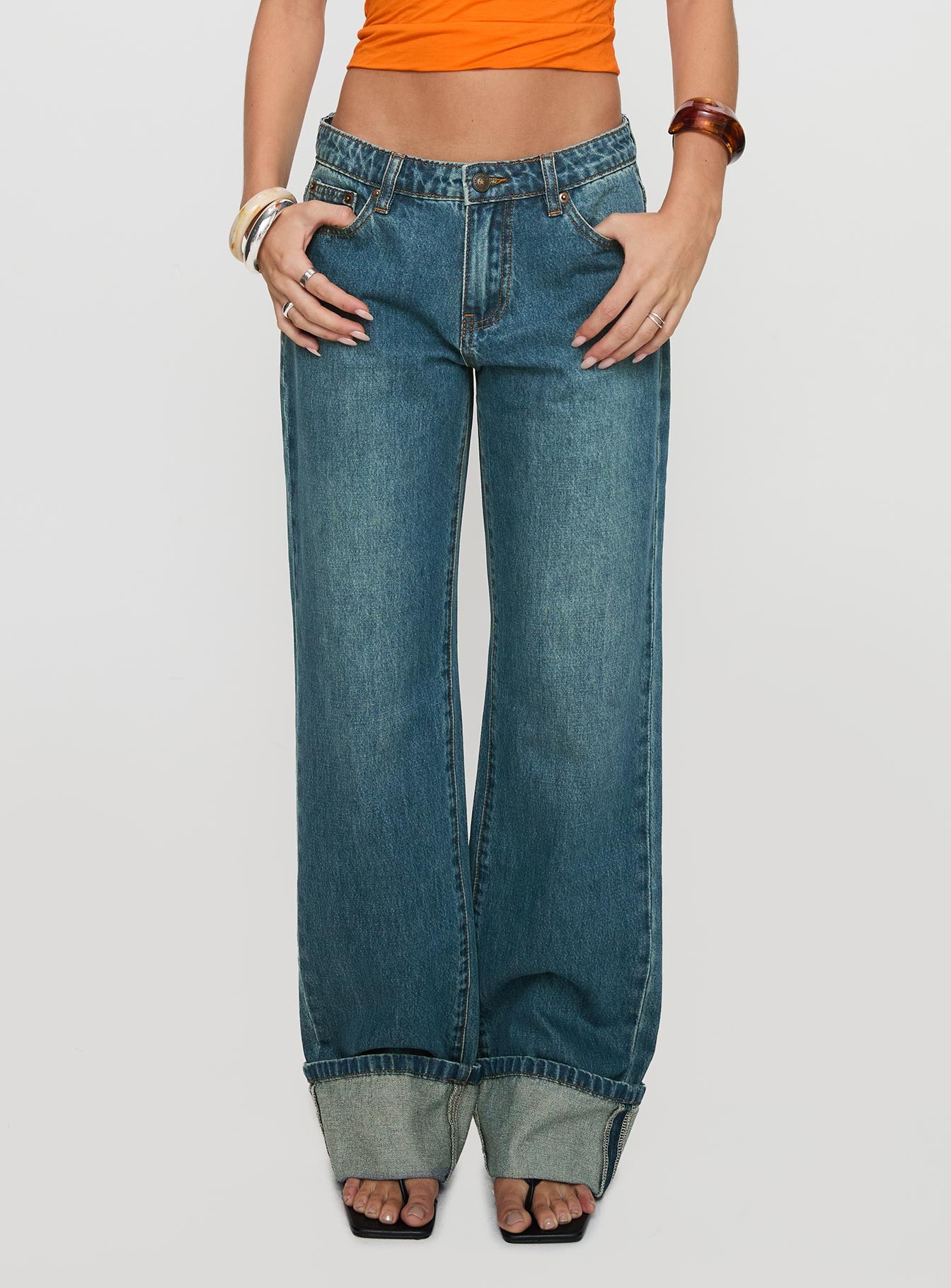 1-modelinfo-saskia-us2_97b9cfdc-4cc6-4c7e-8540-0497e64c1bcd