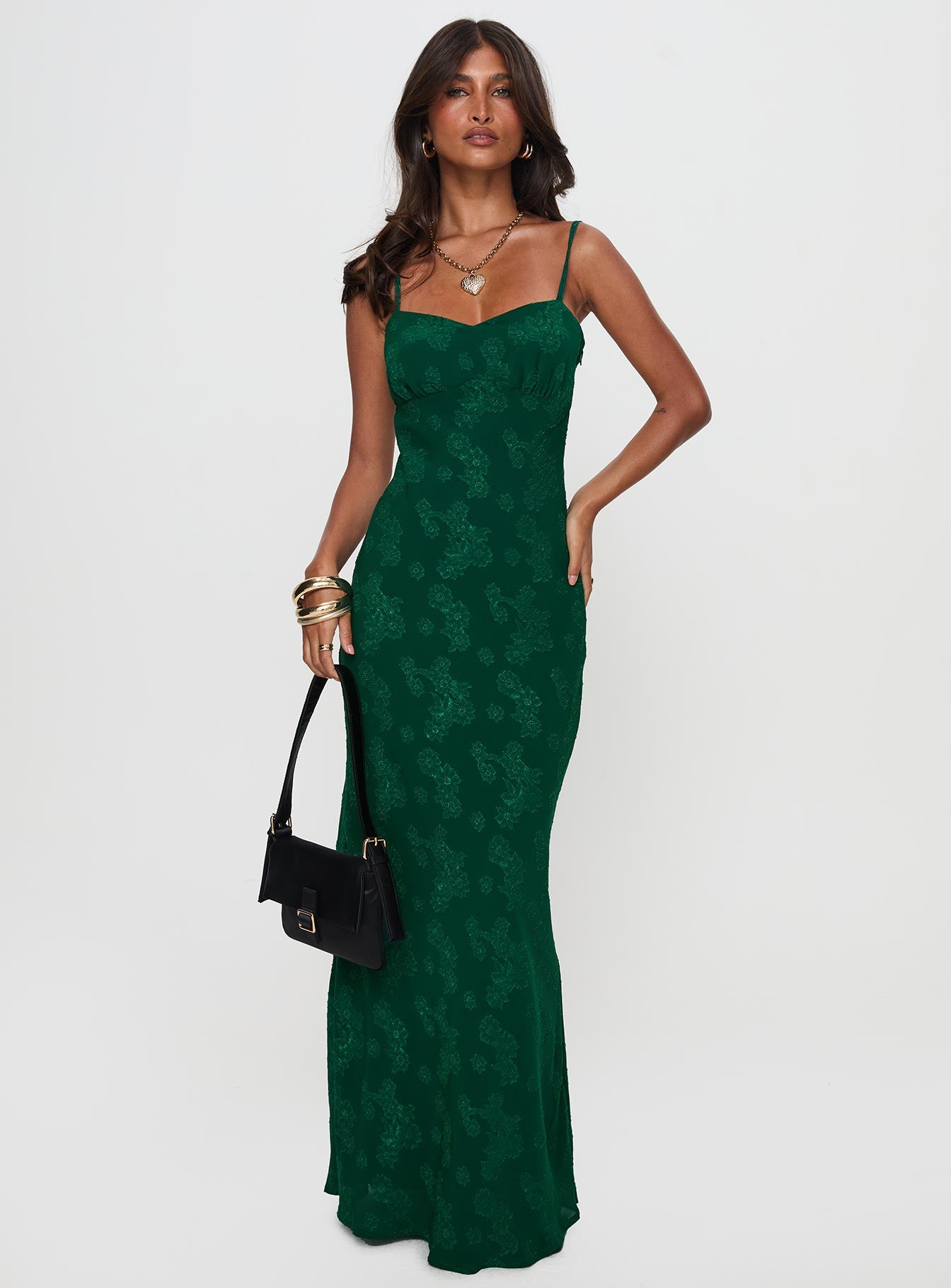 1-modelinfo-selina-us2_6a2ddc48-95f2-47b4-a052-08acb865bd94